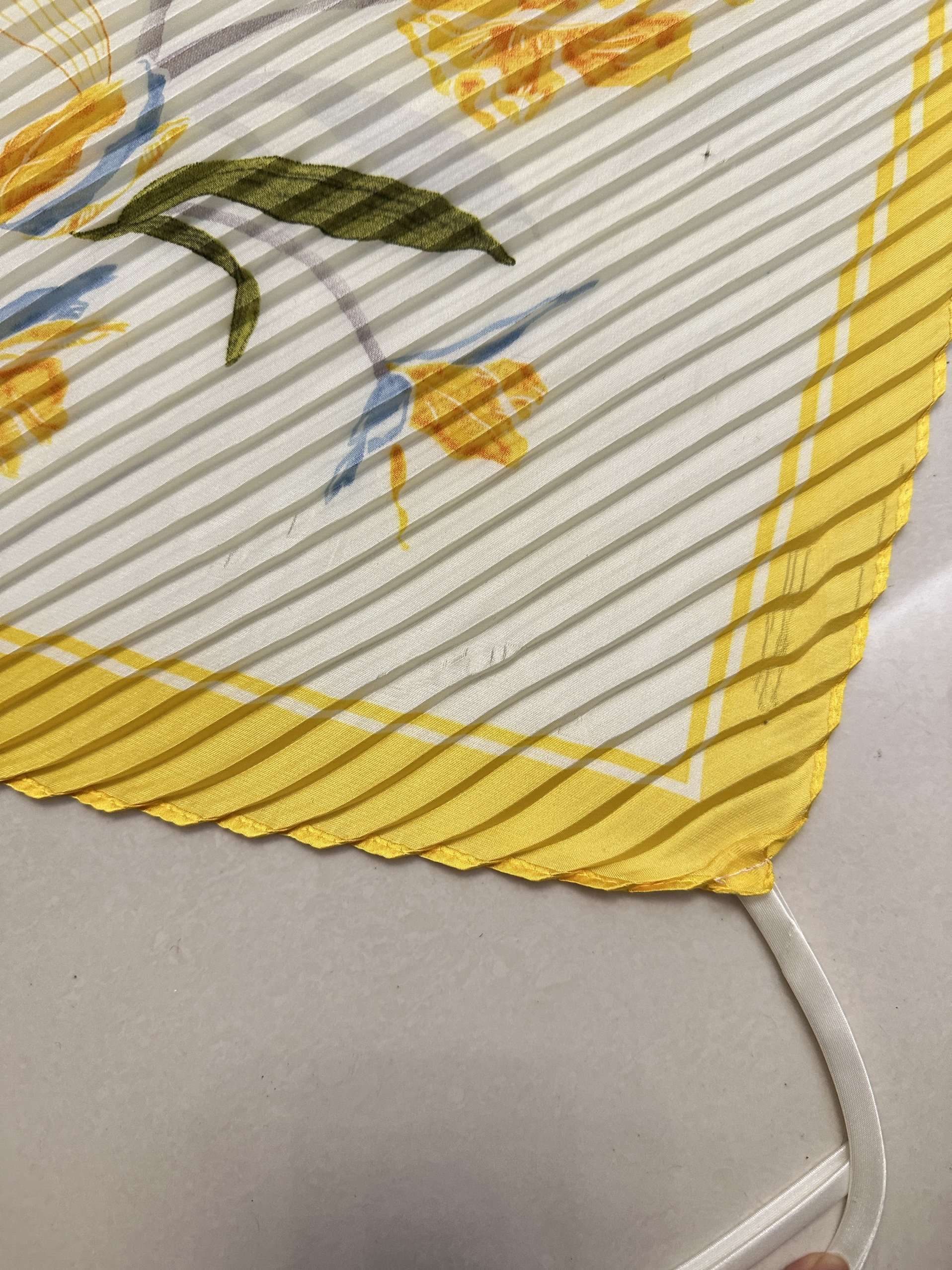 ANTIMOON_Marigold_Botanical_Print_Pleated_Shell_Scarf_Women's_Polyester_Halter_Tops_810650491787_MISSTT