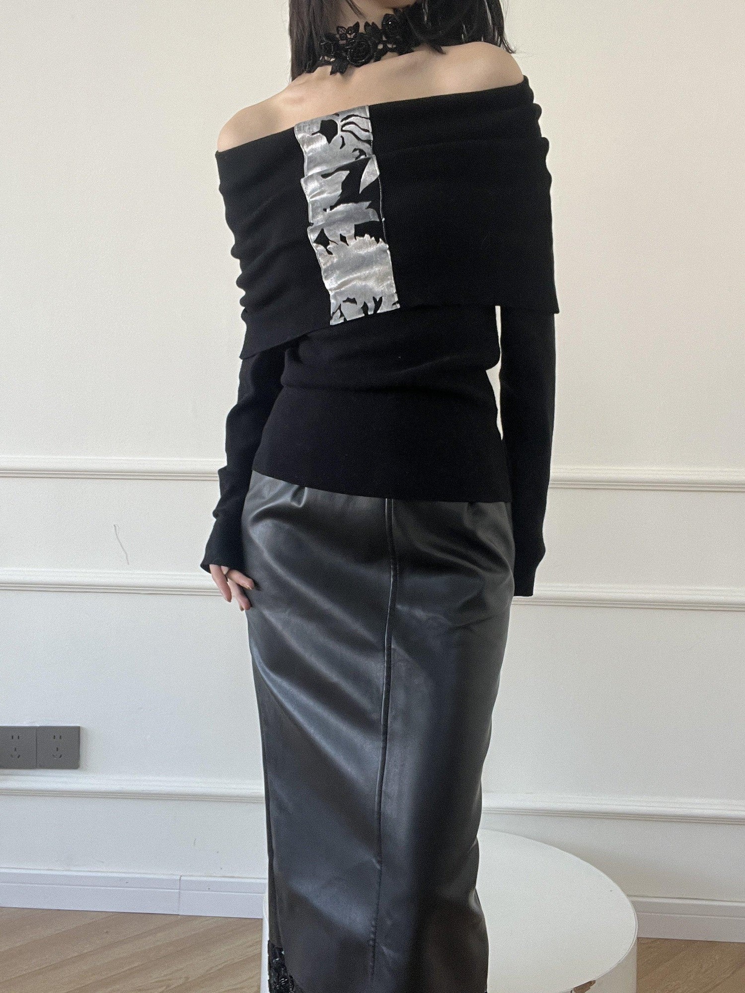 ANTIMOON Metallic Black Spliced Flocked Knit One Shoulder Women's Matching Skirt Sets