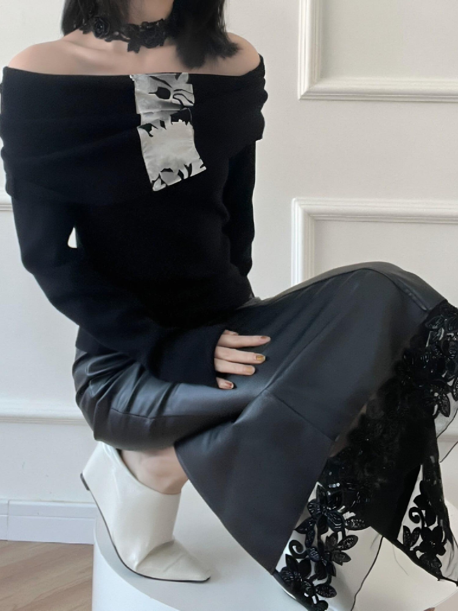 ANTIMOON Metallic Black Spliced Flocked Knit One Shoulder Women's Matching Skirt Sets