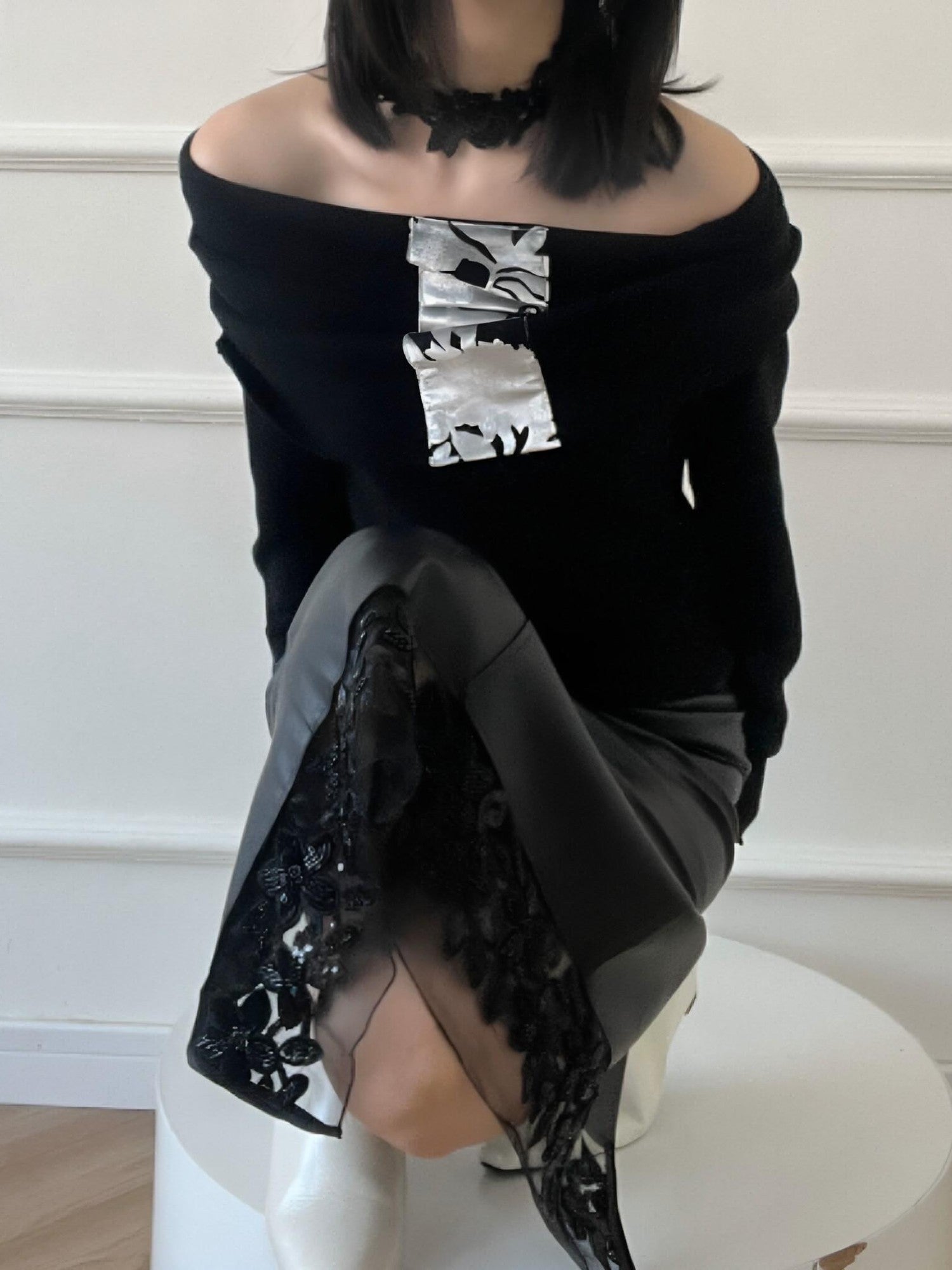 ANTIMOON Metallic Black Spliced Flocked Knit One Shoulder Women's Matching Skirt Sets