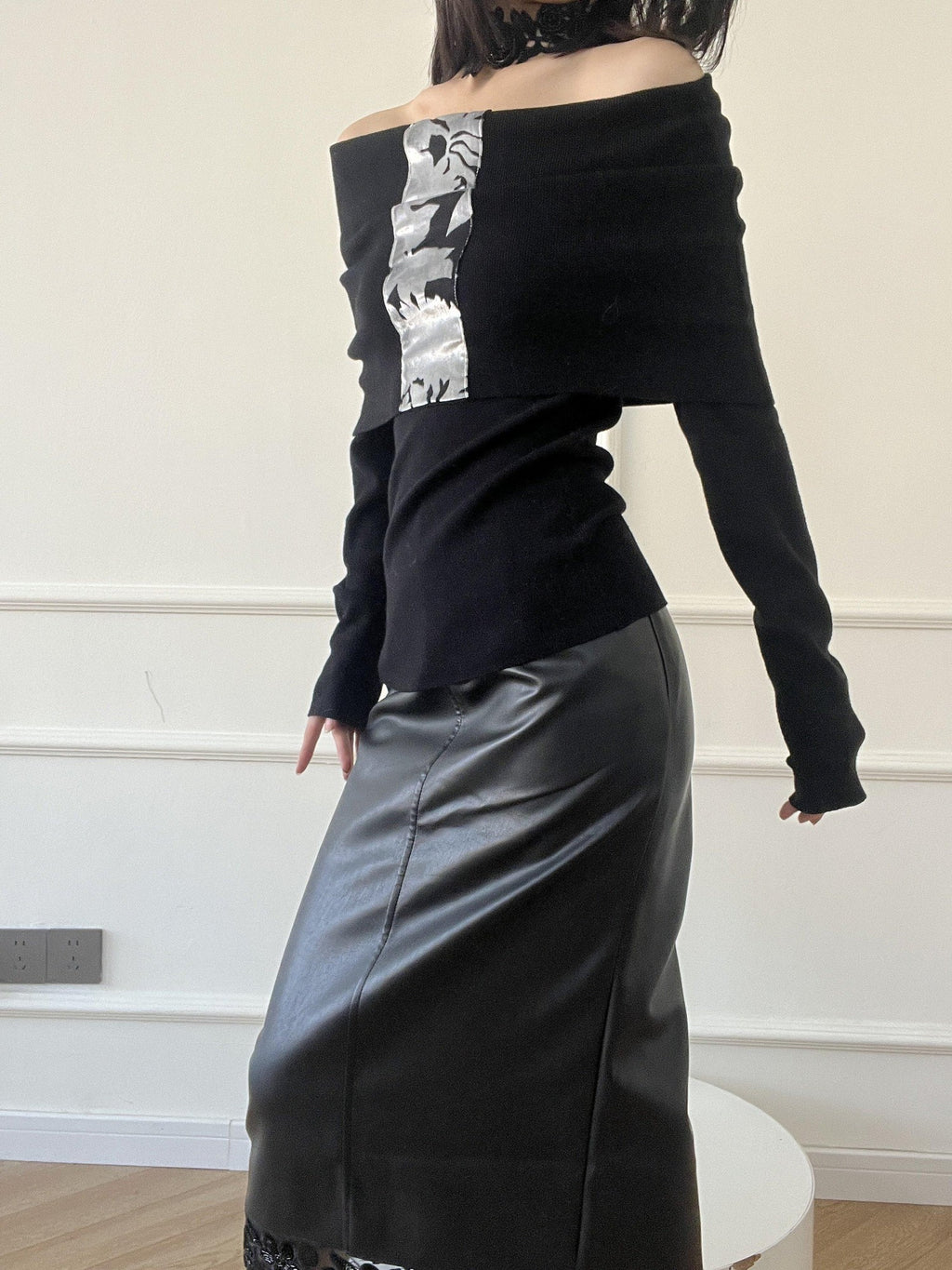 ANTIMOON Metallic Black Spliced Flocked Knit One Shoulder Women's Matching Skirt Sets