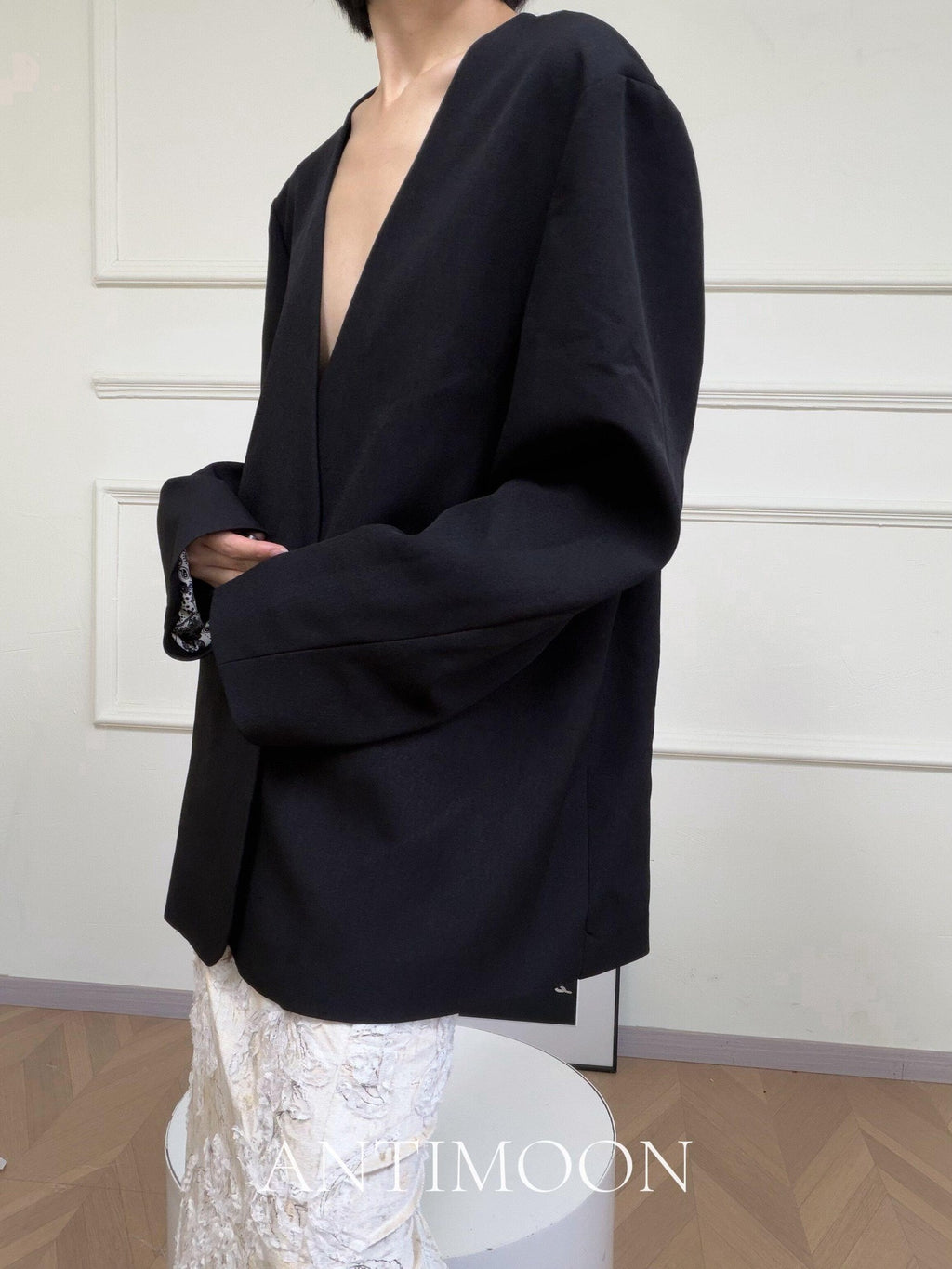 ANTIMOON Minimalist V-neck No Button Slim Fit Women's Polyester Blazers