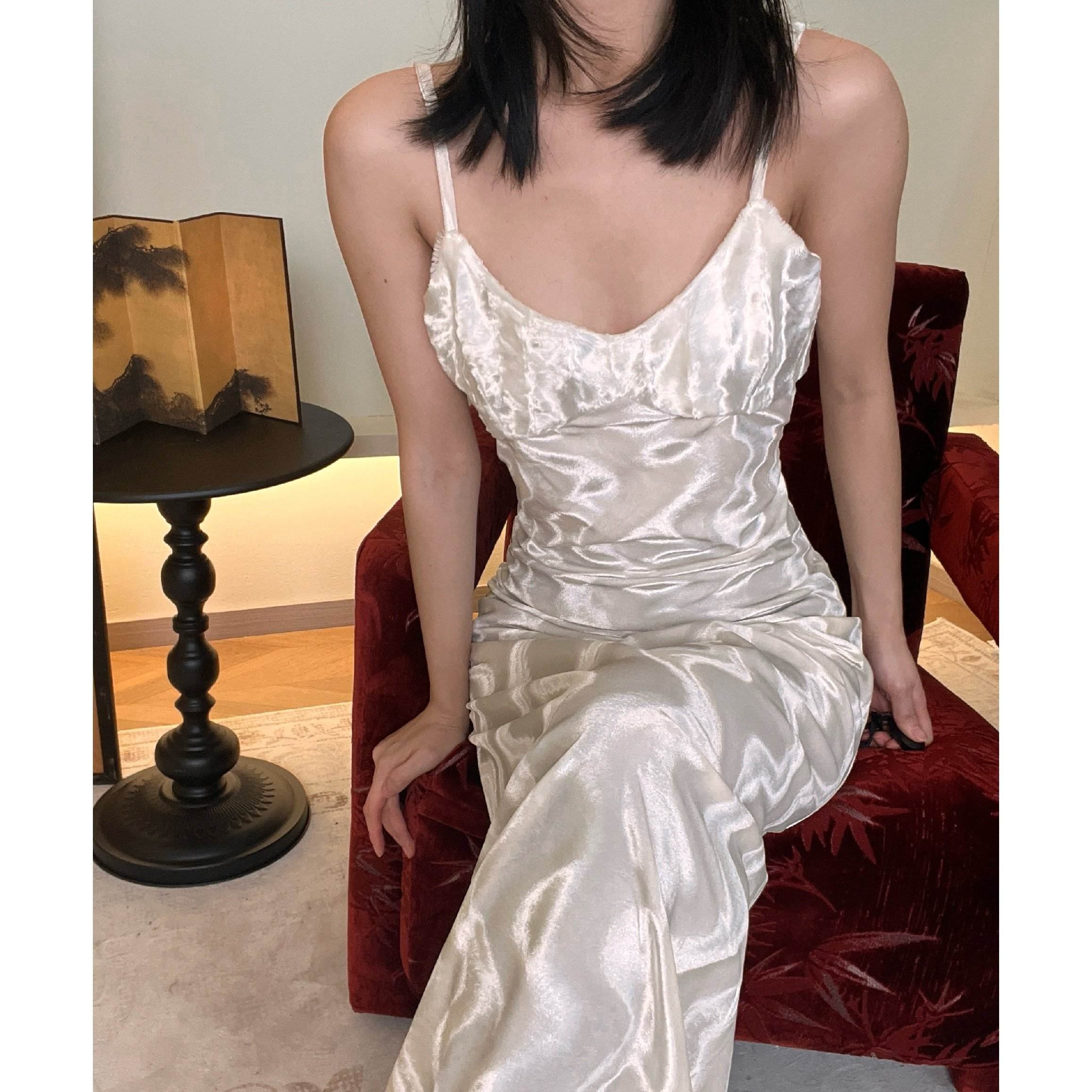ANTIMOON_Moonlit_Water_Ripple_V-neck_A_Line_Women's_Velvet_Slip_Maxi_Dresses_1022821396347_MISSTT