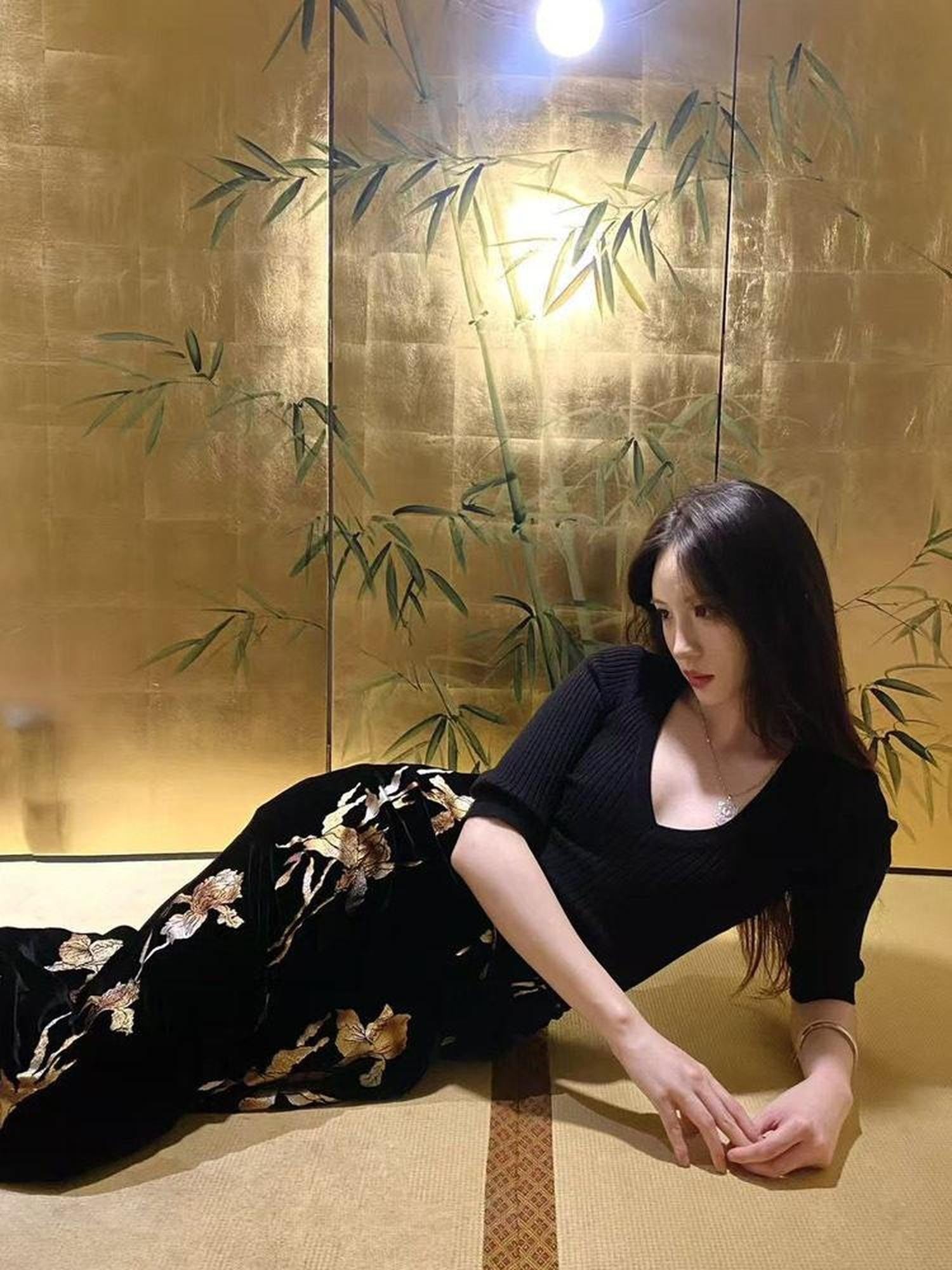 ANTIMOON Night Iris Gold Foil Black Velvet Women's Nylon Knit Slim Matching Skirt Sets