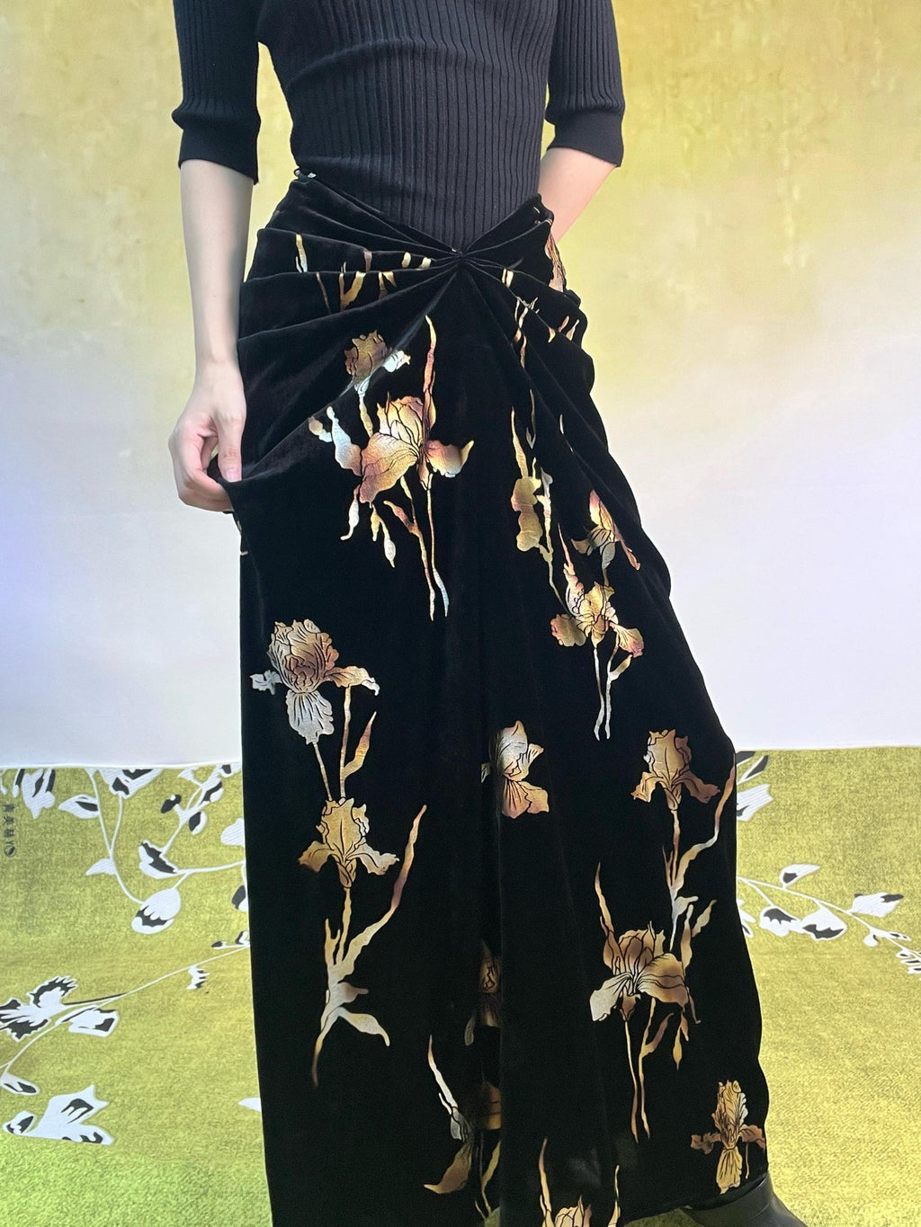 ANTIMOON Night Iris Gold Foil Black Velvet Women's Nylon Knit Slim Matching Skirt Sets