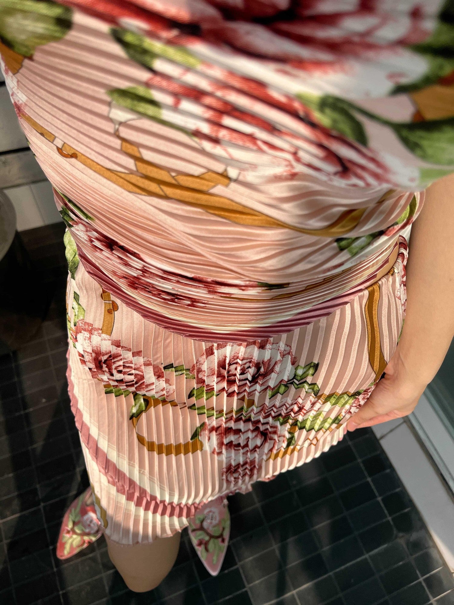 ANTIMOON Pastel Floral Pleated V-neck Convertible Women's Polyester Matching Skirt Sets