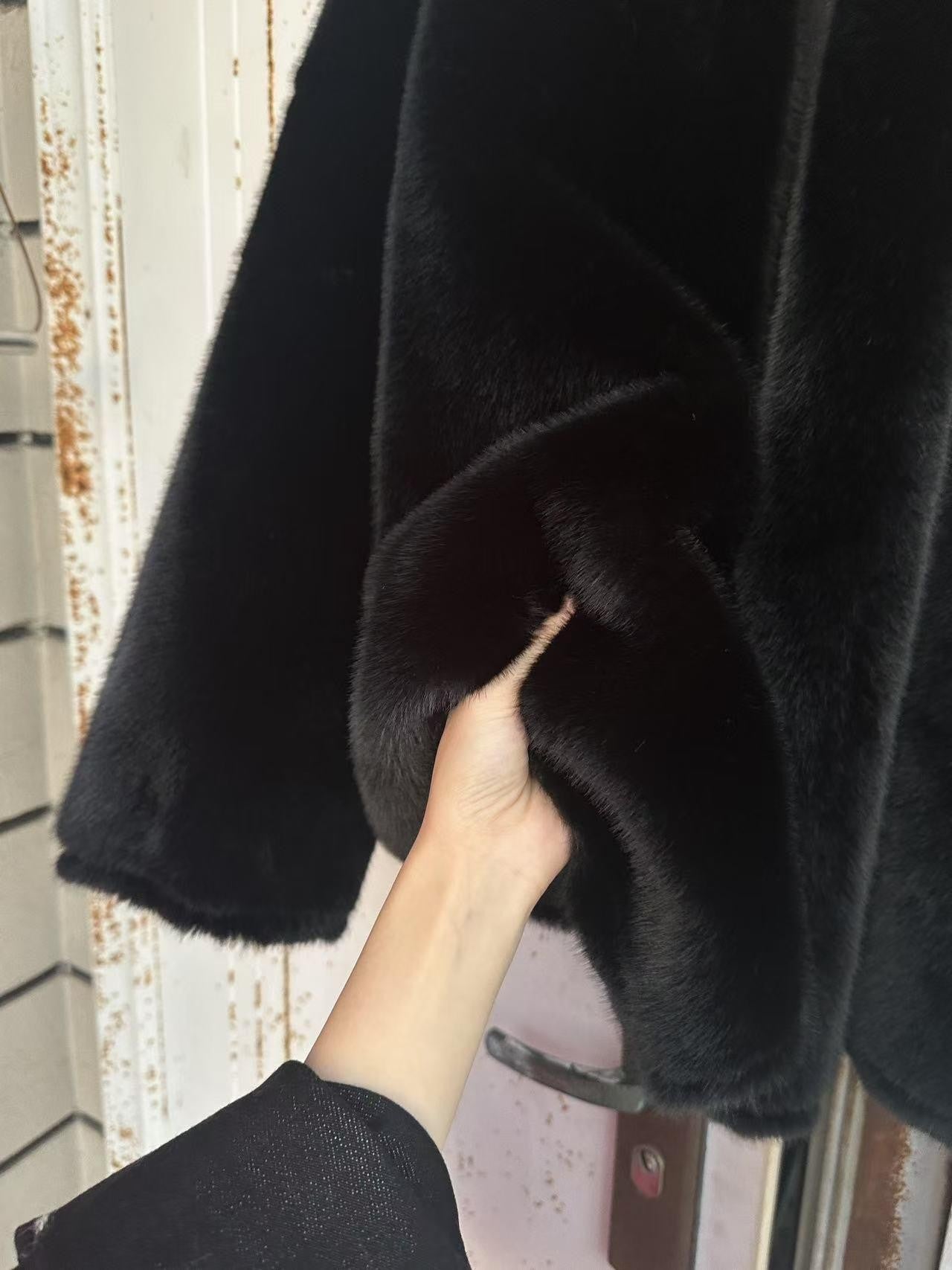 ANTIMOON Slimming Collarless Pocketed Mid Length Loose Women's Mink Plush Faux Fur Coats