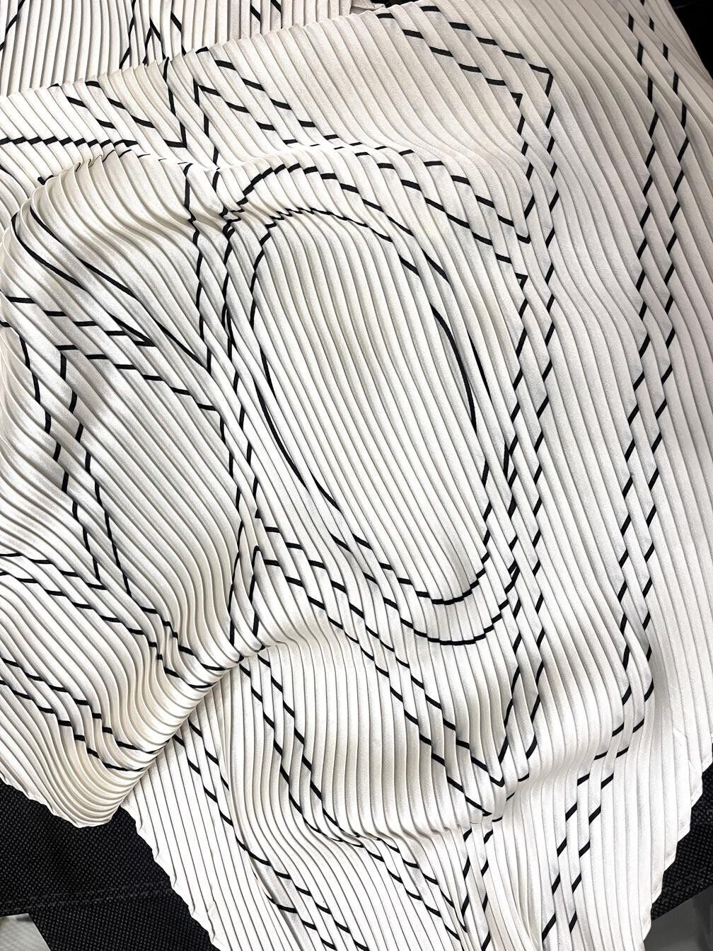 ANTIMOON_White_Shell_Striped_Minimalist_Scarf_Style_Women's_Polyester_Halter_Tops_775524210303_MISSTT