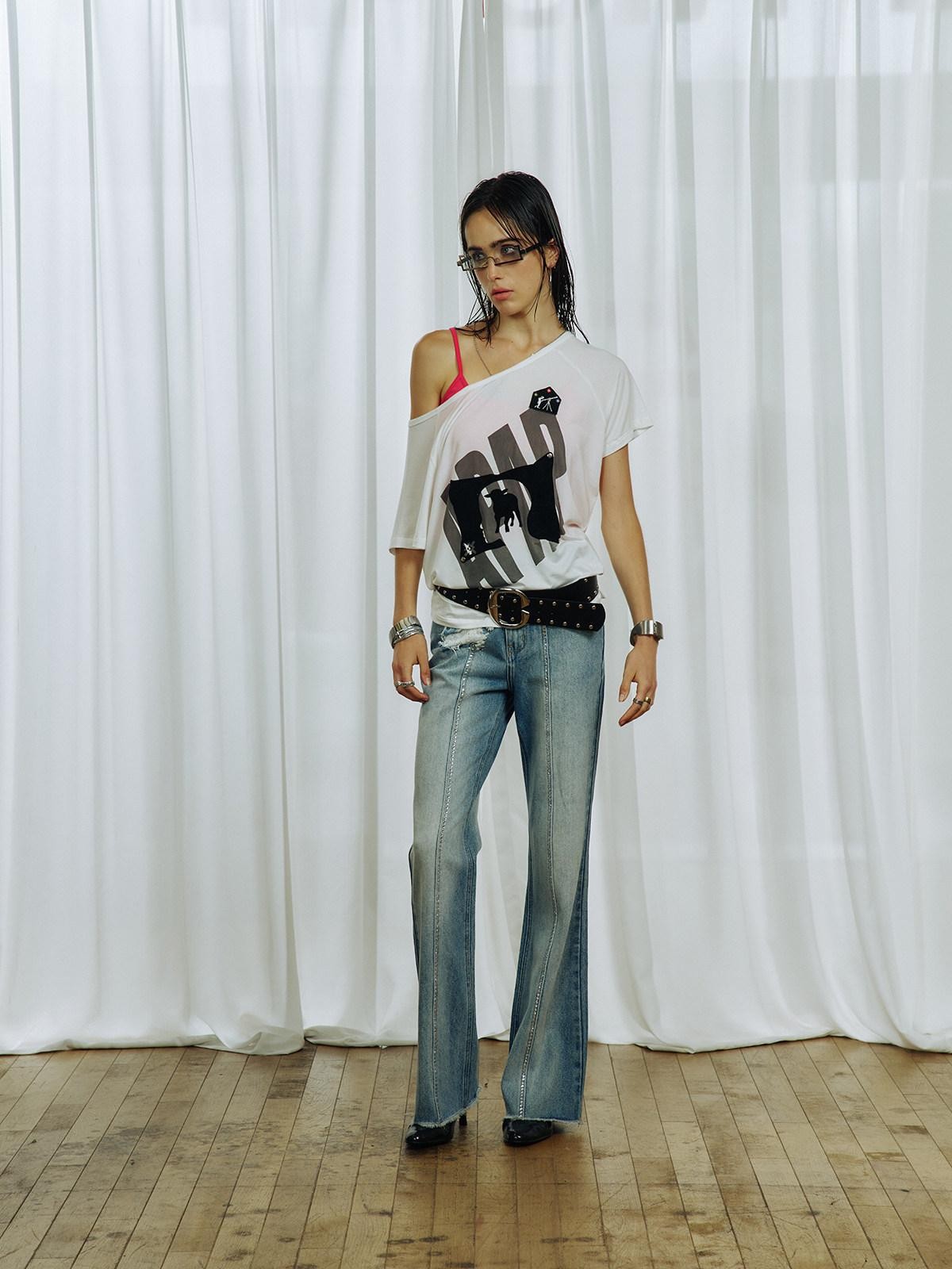 APRIORITY 3d Flocked Letter Studded Slanted Shoulder Women's Lyocell Off-shoulder T-shirts