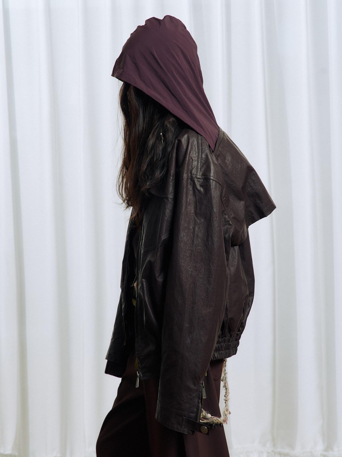 APRIORITY Stand Collar Waxed Stowable Hood Striped Embroidery Women's Leather Jackets