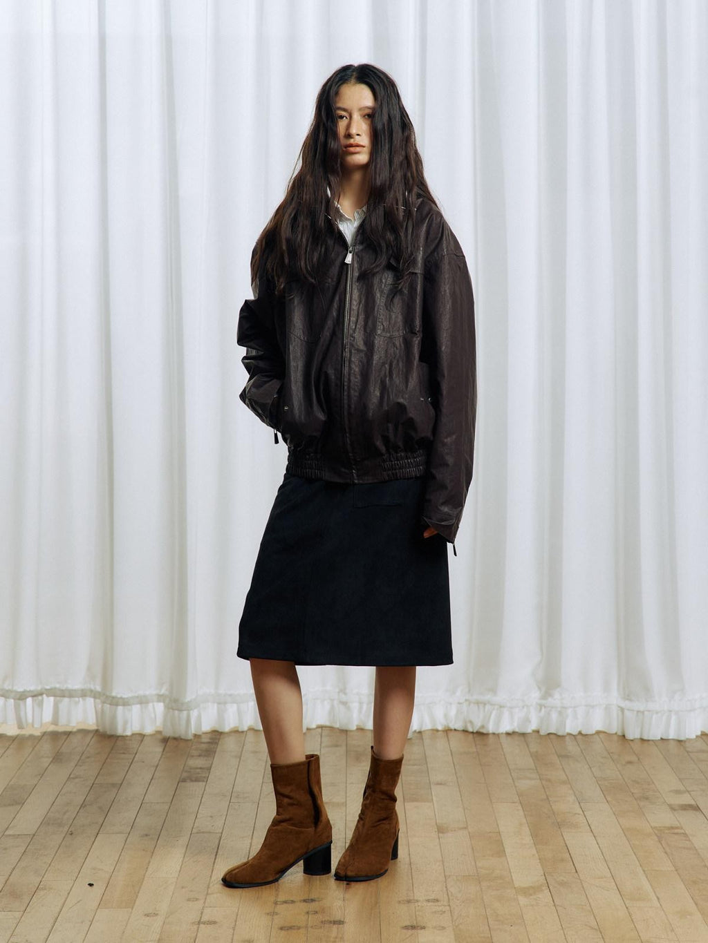 APRIORITY Stand Collar Waxed Stowable Hood Striped Embroidery Women's Leather Jackets