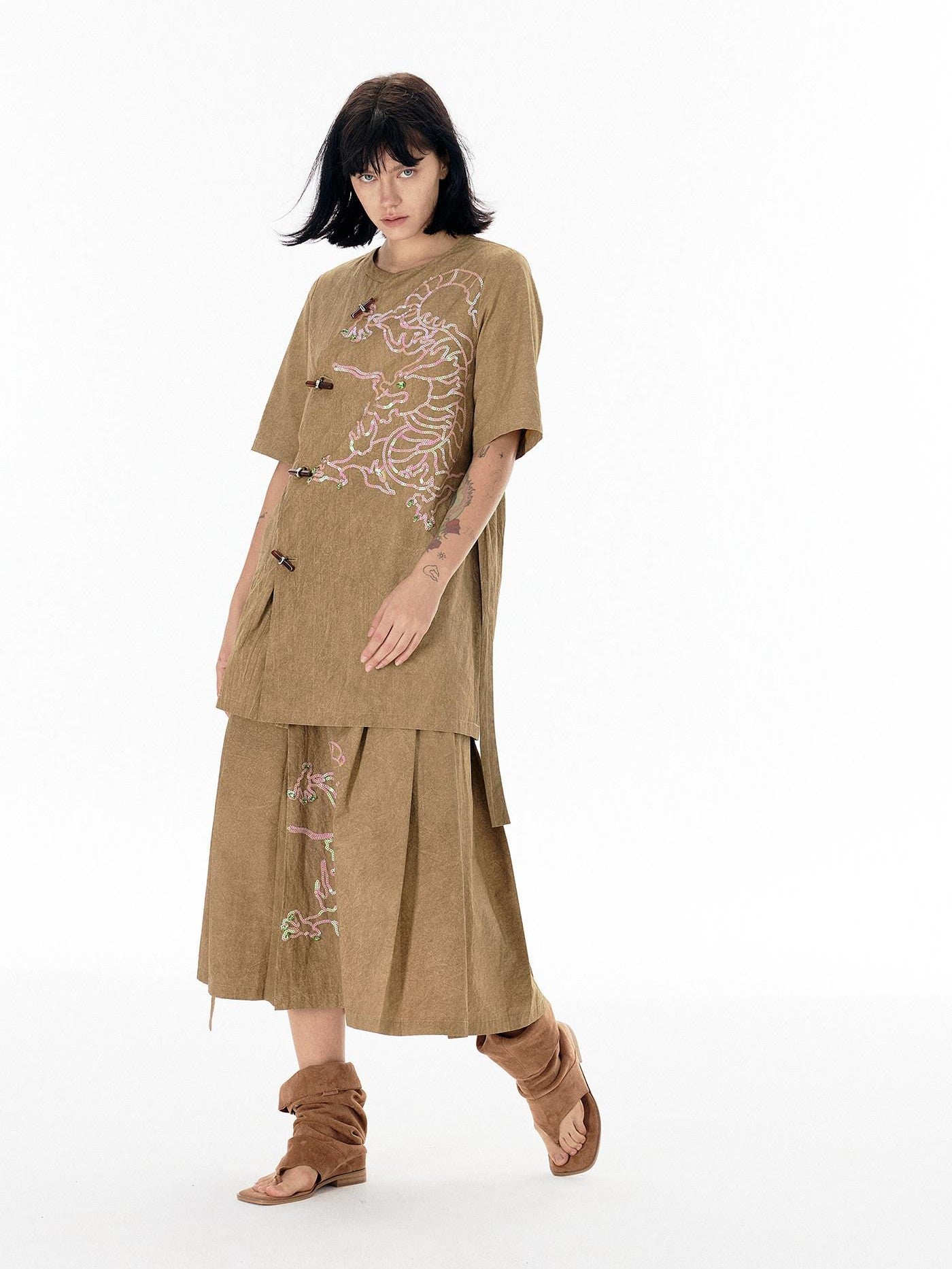 APRIORITY Suede Brown Sequin Embroidered Dragon Mandarin Collar Women's Cotton Shirts