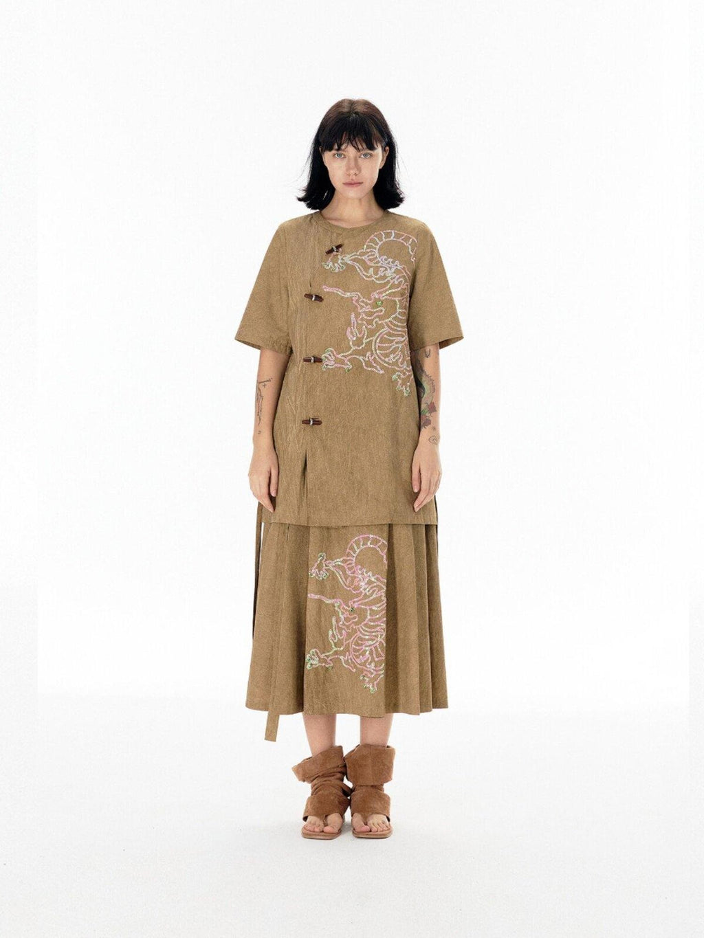 APRIORITY Suede Brown Sequin Embroidered Dragon Mandarin Collar Women's Cotton Shirts