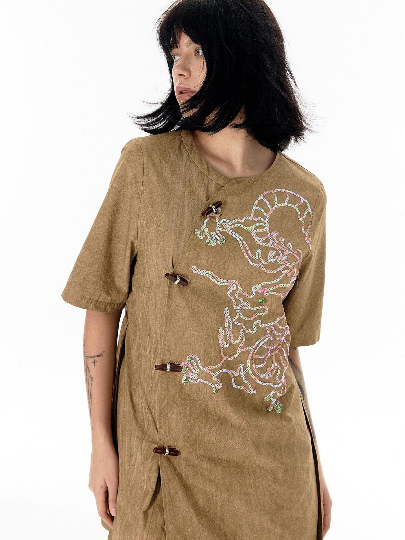 APRIORITY Suede Brown Sequin Embroidered Dragon Mandarin Collar Women's Cotton Shirts