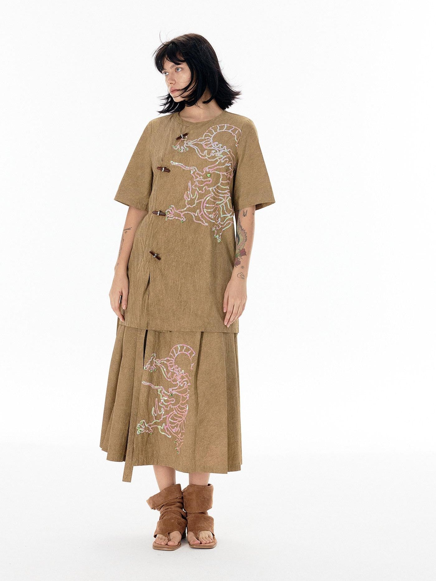 APRIORITY Suede Brown Sequin Embroidered Dragon Mandarin Collar Women's Cotton Shirts
