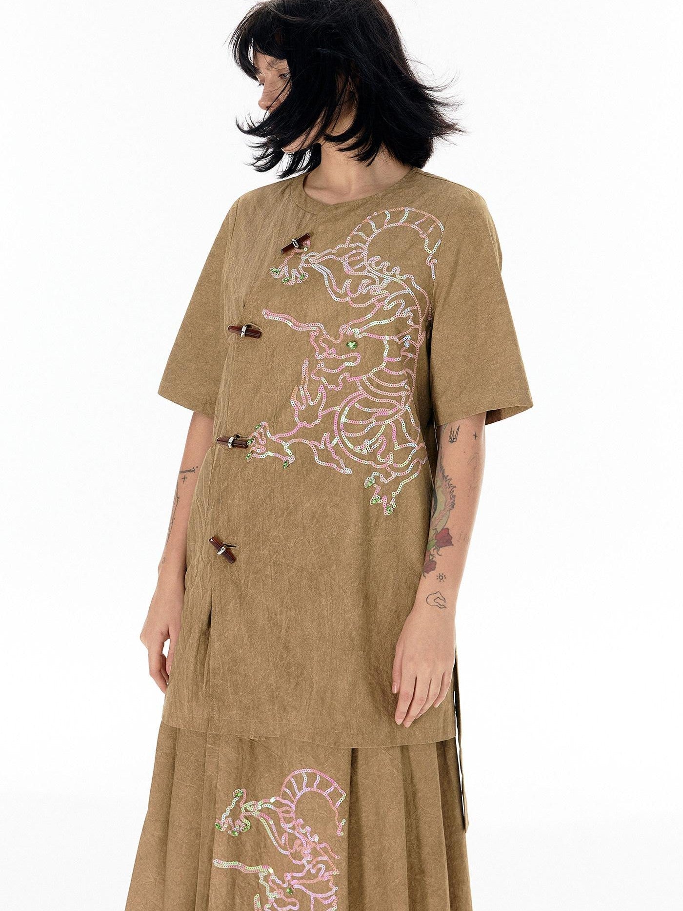 APRIORITY Suede Brown Sequin Embroidered Dragon Mandarin Collar Women's Cotton Shirts