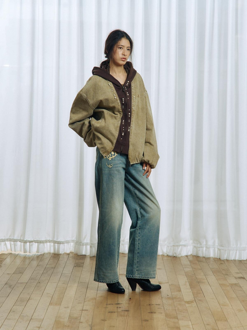 APRIORITY Vintage Floral Rope Embroidered Women's Washed Denim Straight-leg Jeans