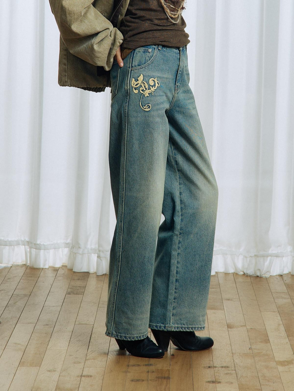 APRIORITY Vintage Floral Rope Embroidered Women's Washed Denim Straight-leg Jeans
