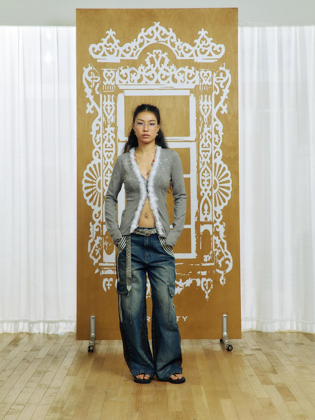 APRIORITY Washed Blue Line Trim Leather Patchwork Women's Denim Straight-leg Jeans