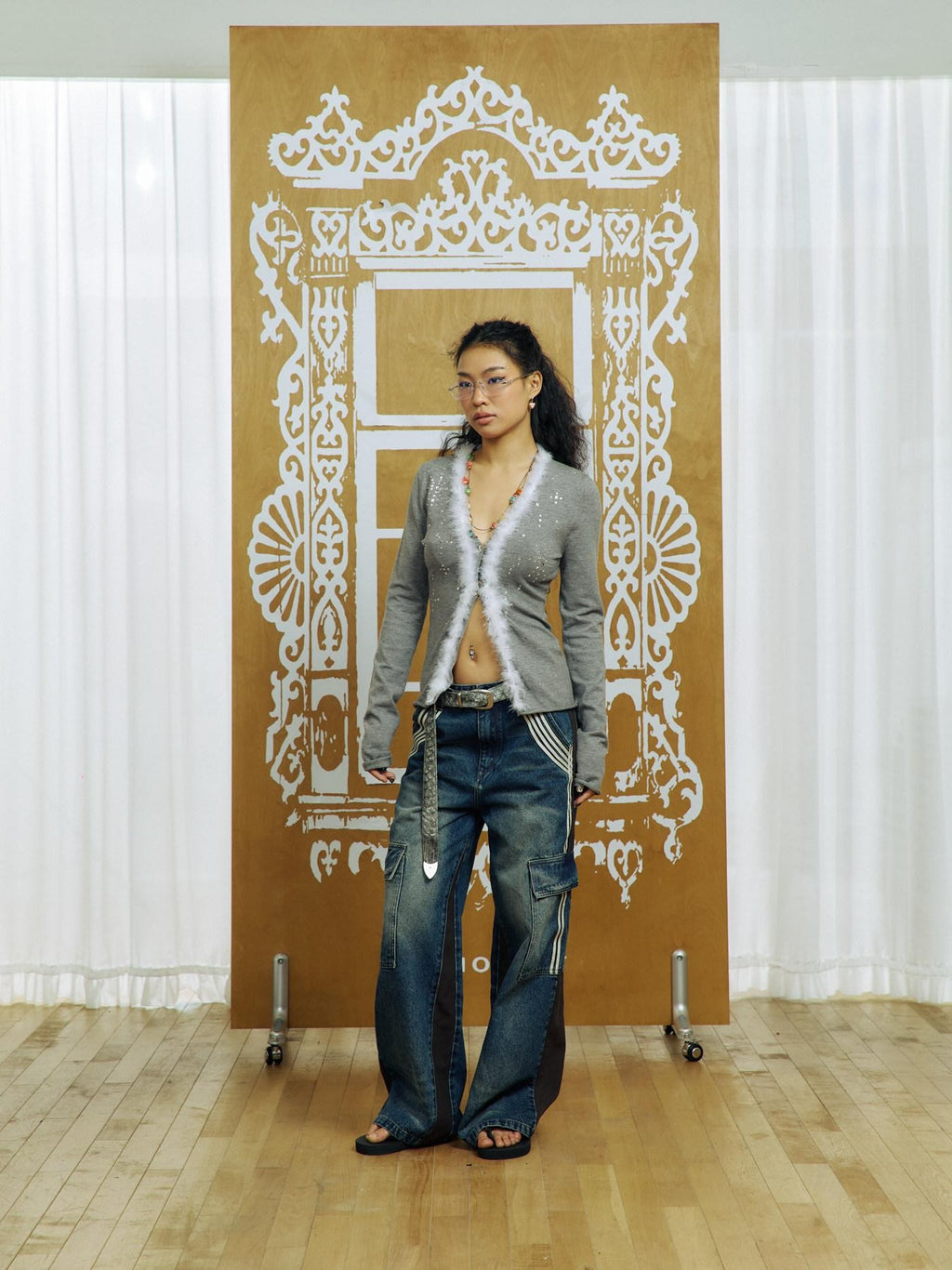 APRIORITY Washed Blue Line Trim Leather Patchwork Women's Denim Straight-leg Jeans