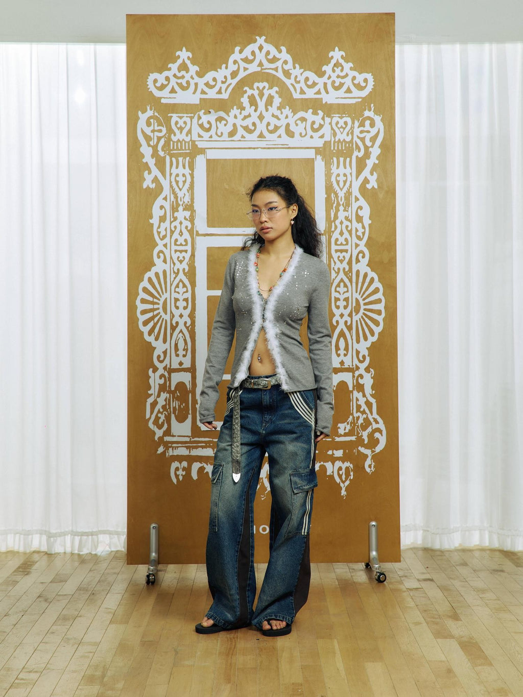 APRIORITY Washed Blue Line Trim Leather Patchwork Women's Denim Straight-leg Jeans