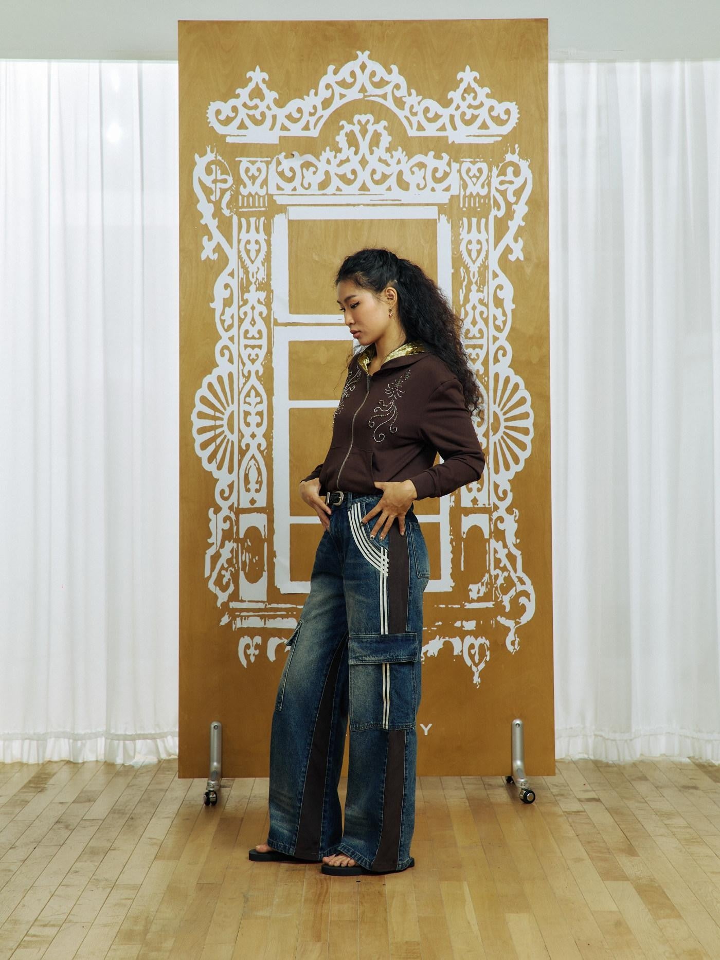 APRIORITY Washed Blue Line Trim Leather Patchwork Women's Denim Straight-leg Jeans