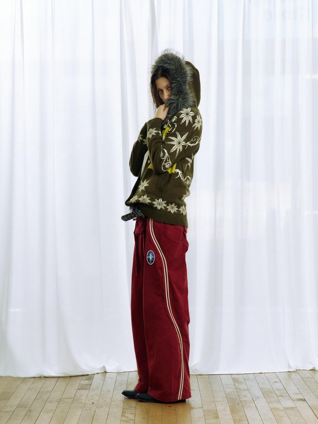 APRIORITY Washed Red White Ink Bow Print Elastic Waist Badge Women's Cotton Sweatpants
