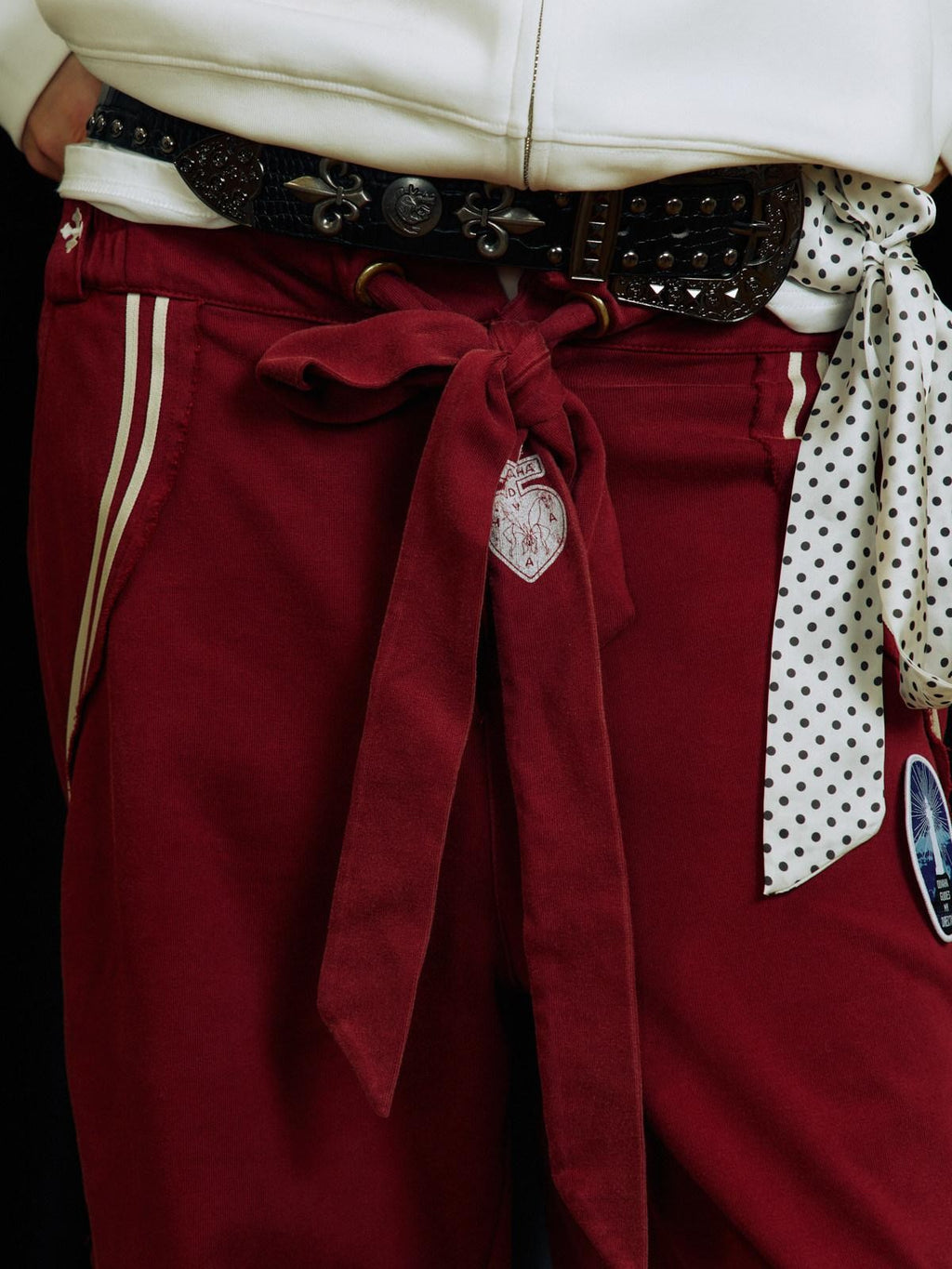 APRIORITY Washed Red White Ink Bow Print Elastic Waist Badge Women's Cotton Sweatpants
