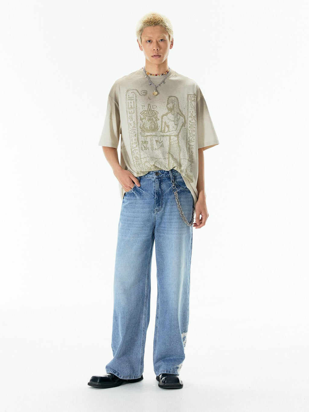 APRIORITY White Mural Print Women's 100 Percent Cotton Short Sleeve T-shirts