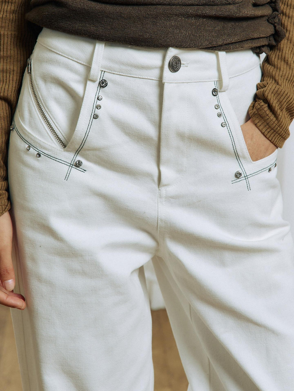 APRIORITY White Rhinestone Stud Embroidered Zipper Pocket Women's Cotton Straight-leg Pants