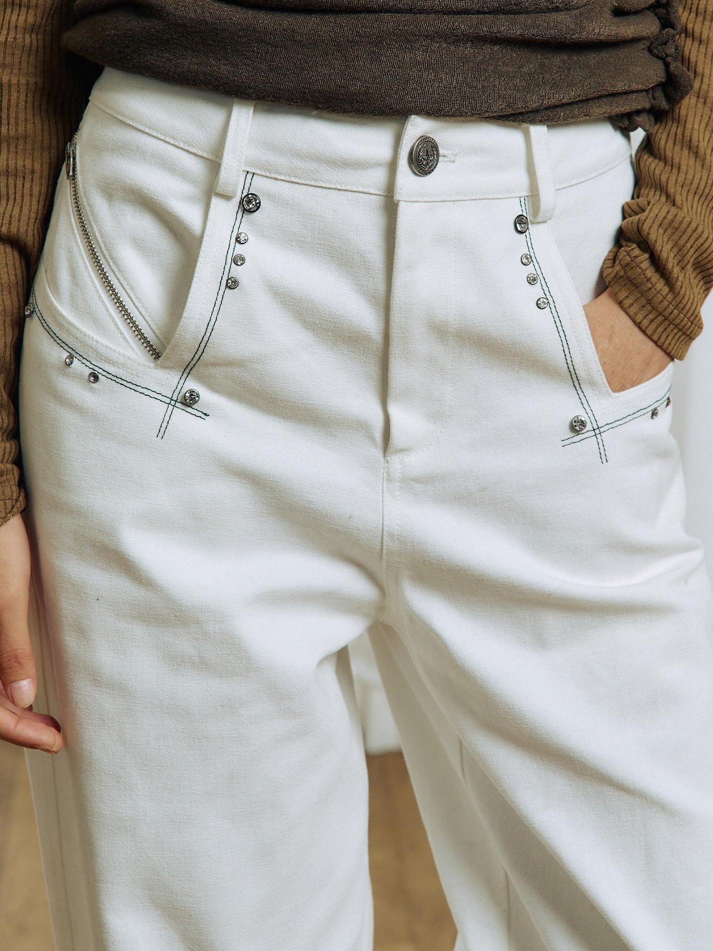 APRIORITY White Rhinestone Stud Embroidered Zipper Pocket Women's Cotton Straight-leg Pants