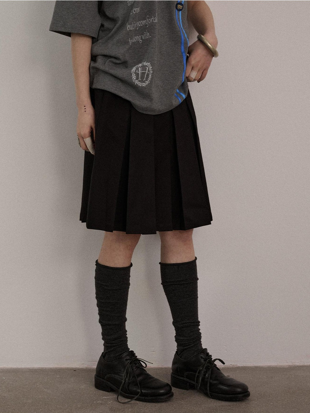 Achihara Black Low Waist Pleated A Line Women'S Polyester Blend Mini Skirts