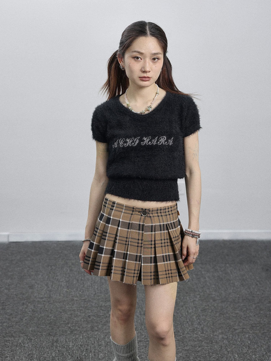 Achihara_Black_Mink_Velvet_Round_Neck_Cropped_Slim_Fit_Women'S_Short_Sleeve_T-Shirts_MISSTT
