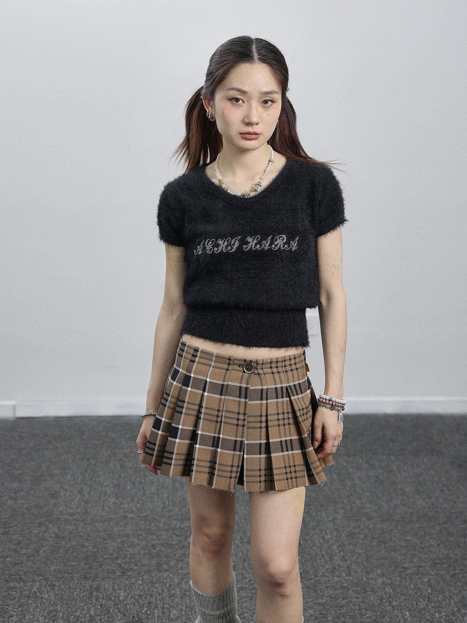 Achihara_Black_Mink_Velvet_Round_Neck_Cropped_Slim_Fit_Women'S_Short_Sleeve_T-Shirts_MISSTT