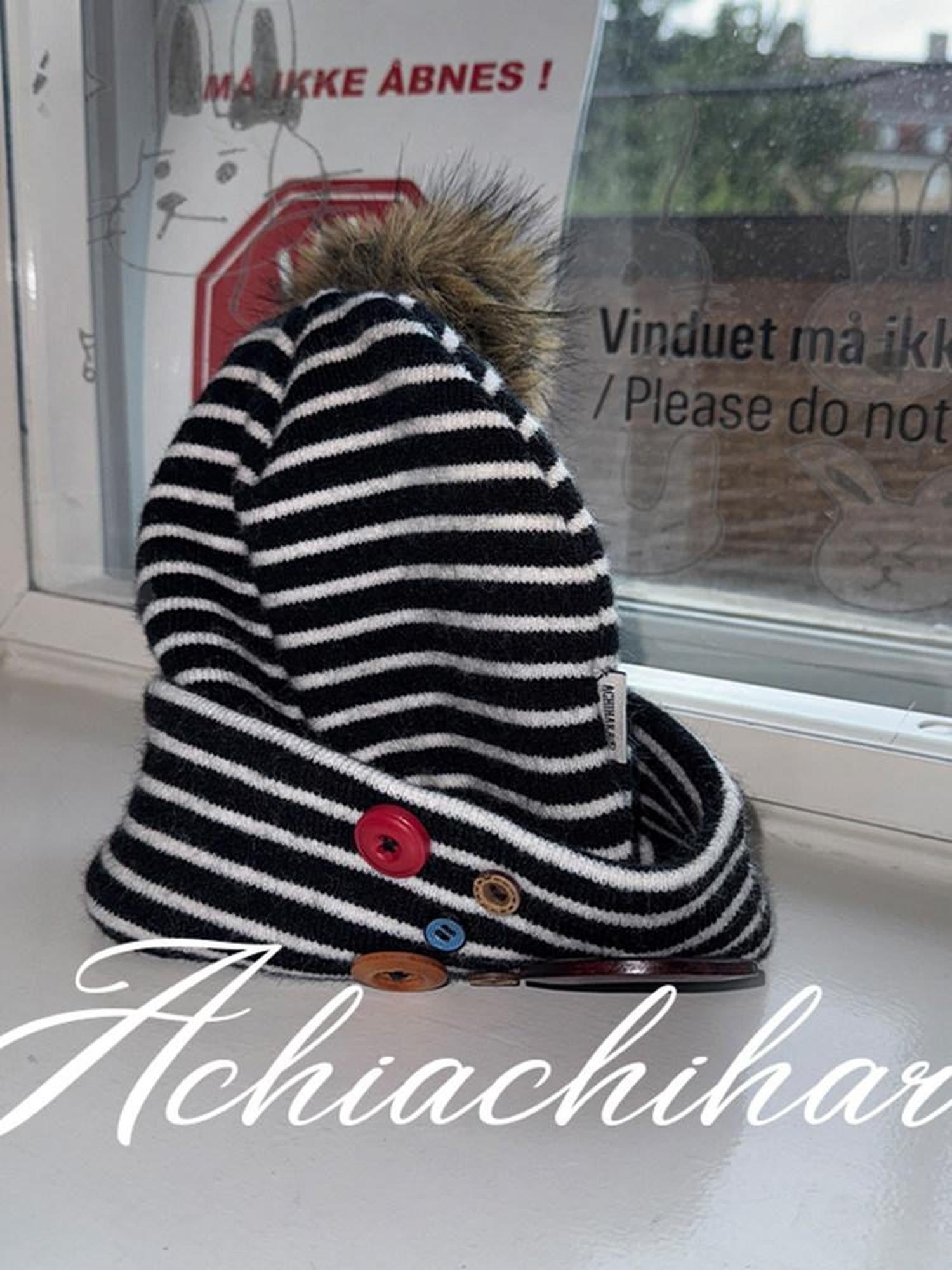 Achihara Black White Striped Button Closure Windproof Women'S Knit Winter Hats