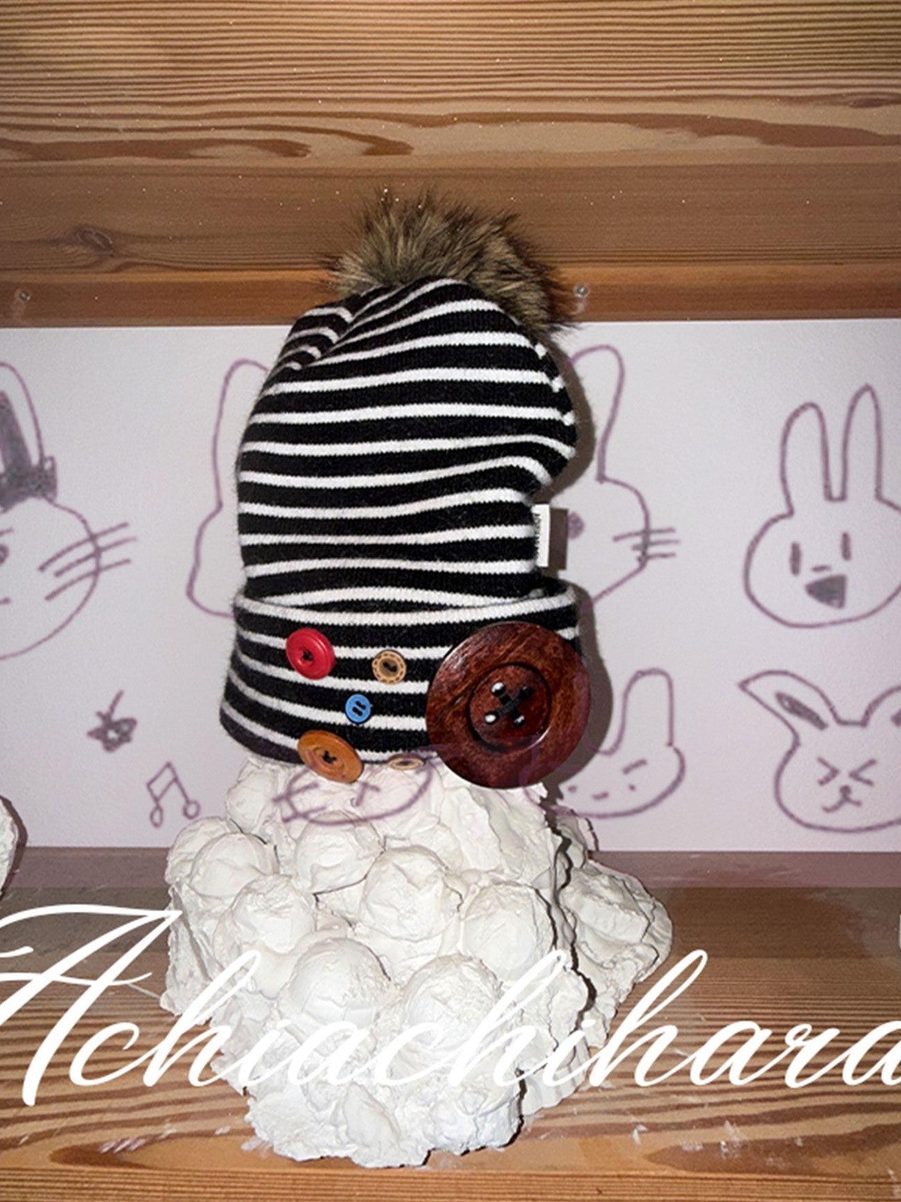 Achihara Black White Striped Button Closure Windproof Women'S Knit Winter Hats