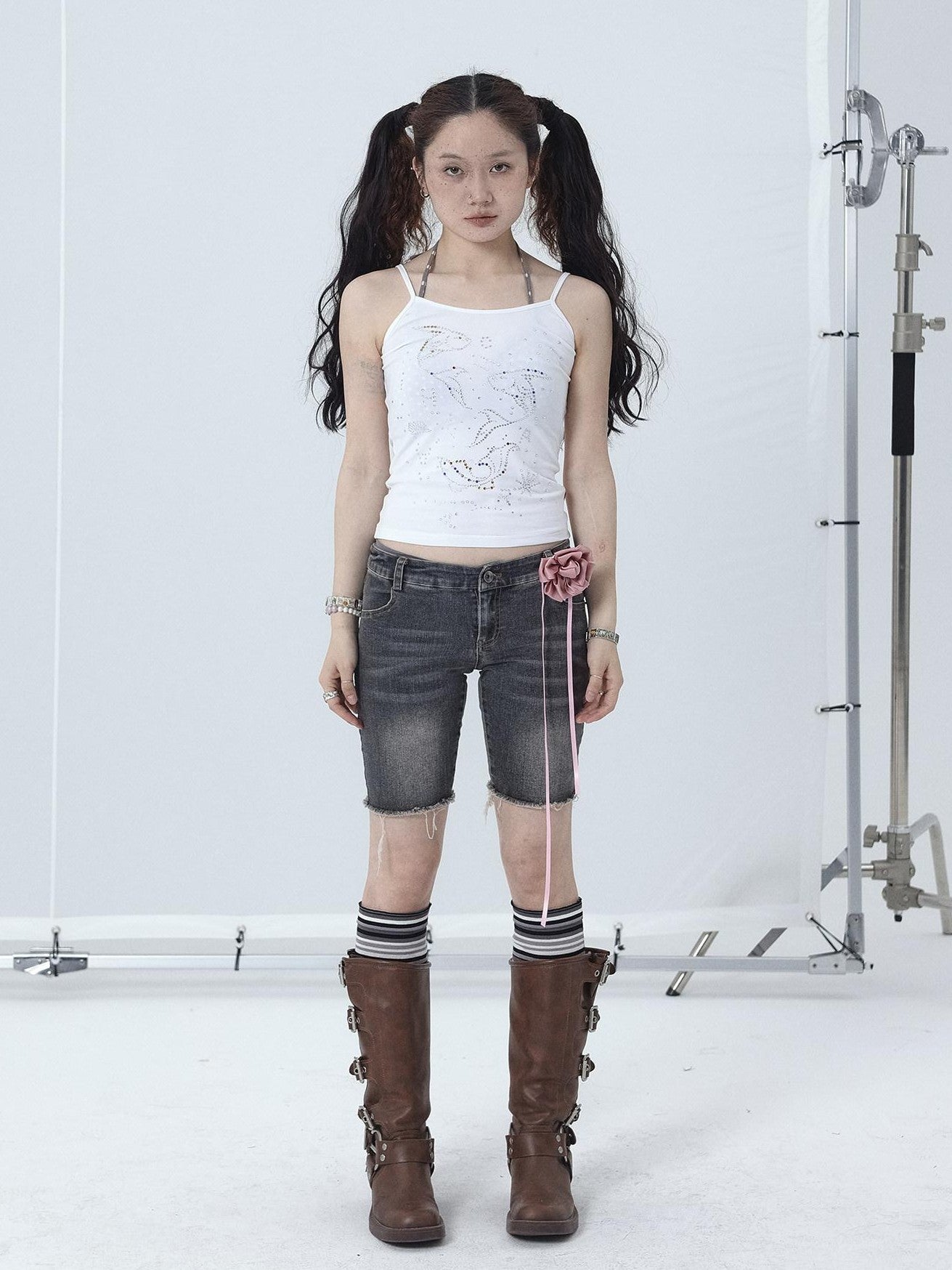Achihara Distressed Black Raw Hem Straight Low Waist Women'S Denim Bermuda Shorts