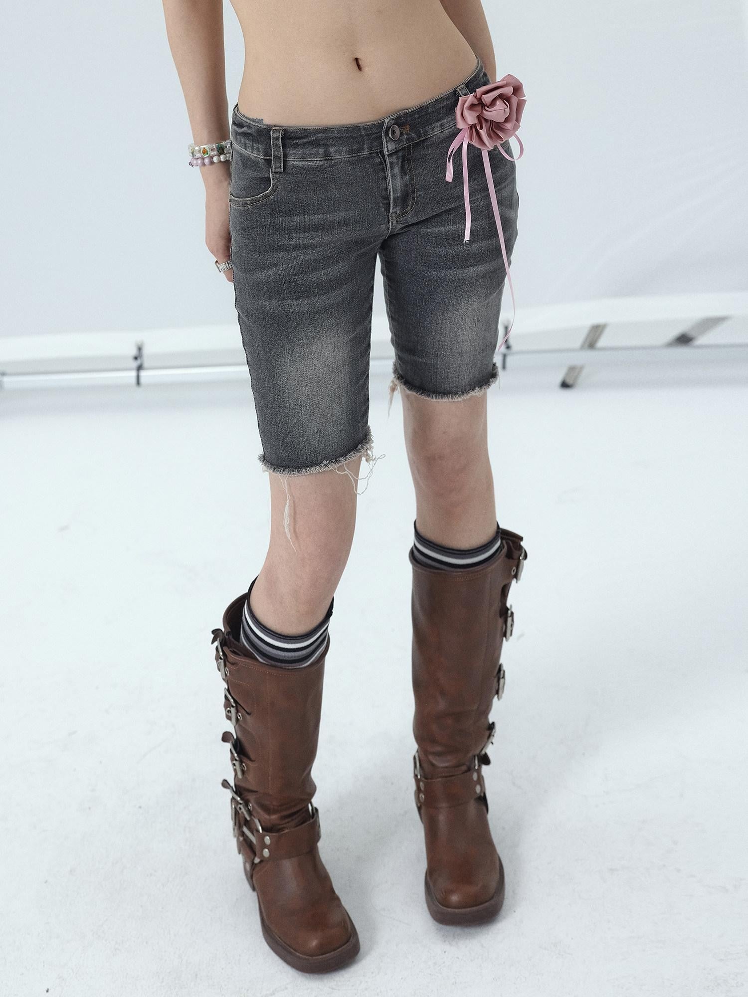 Achihara Distressed Black Raw Hem Straight Low Waist Women'S Denim Bermuda Shorts