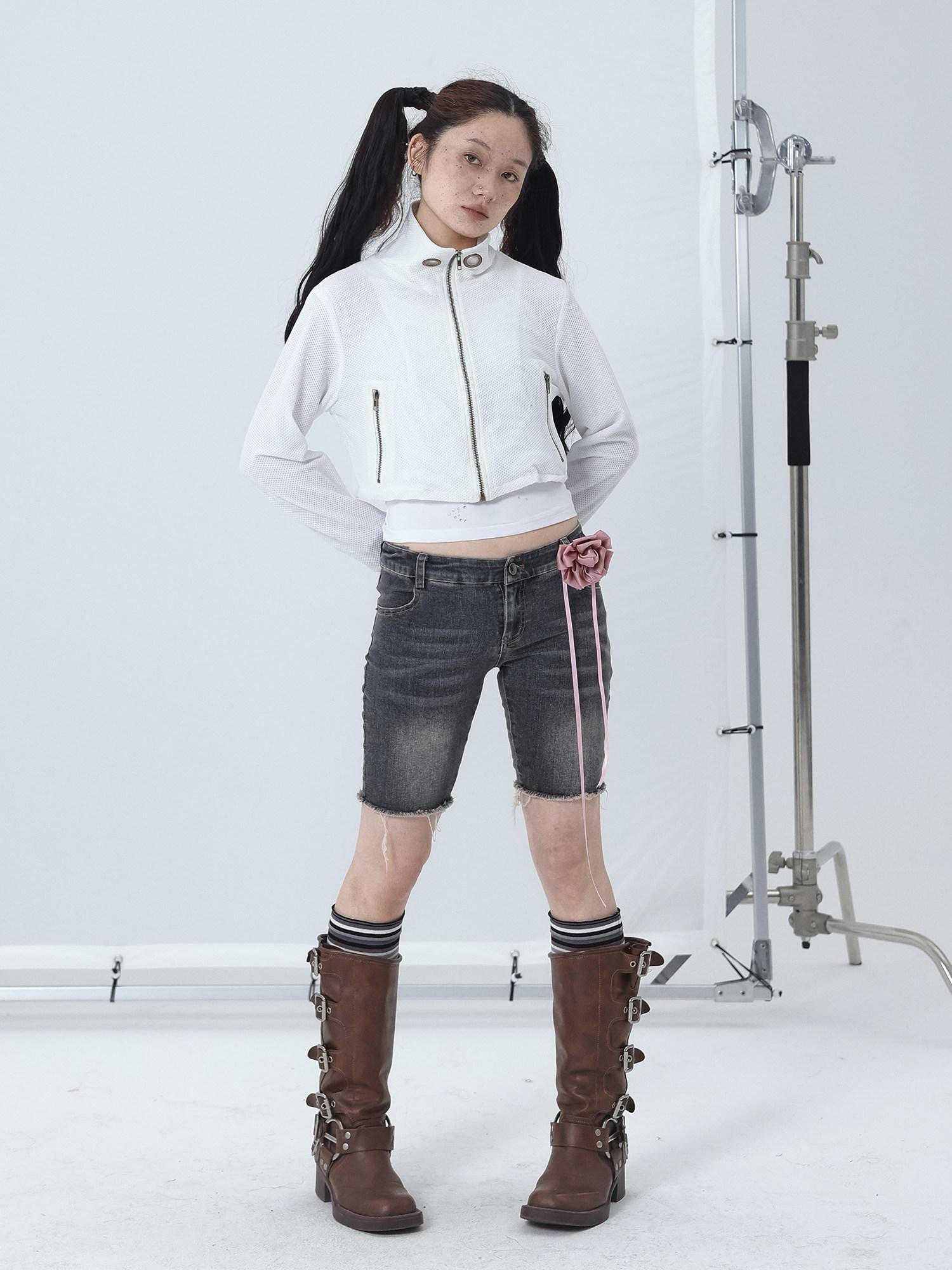 Achihara Distressed Black Raw Hem Straight Low Waist Women'S Denim Bermuda Shorts