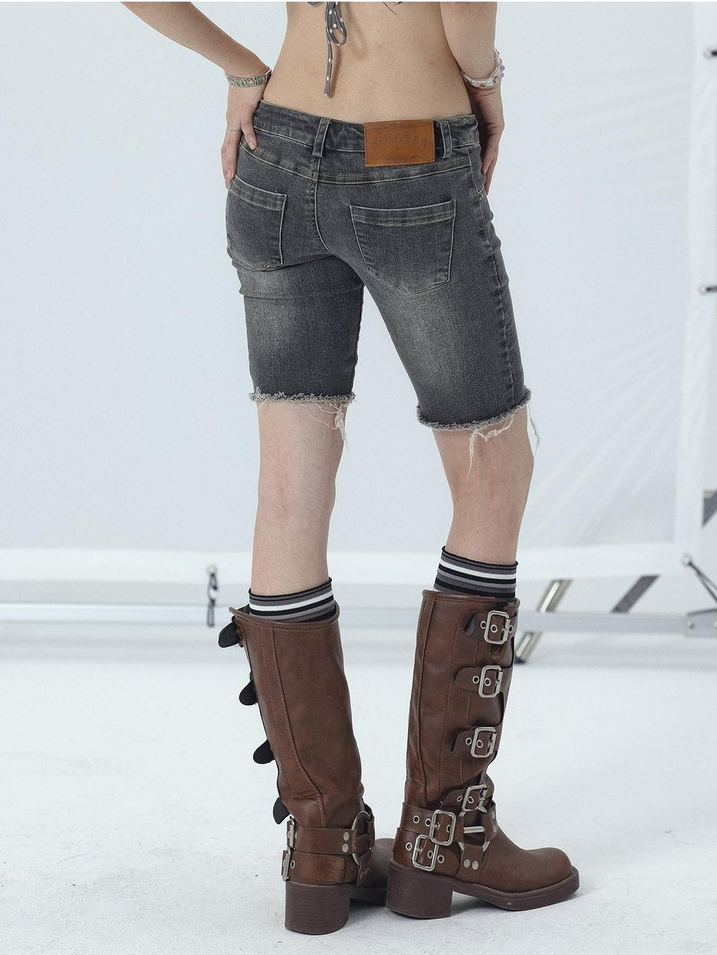Achihara Distressed Black Raw Hem Straight Low Waist Women'S Denim Bermuda Shorts