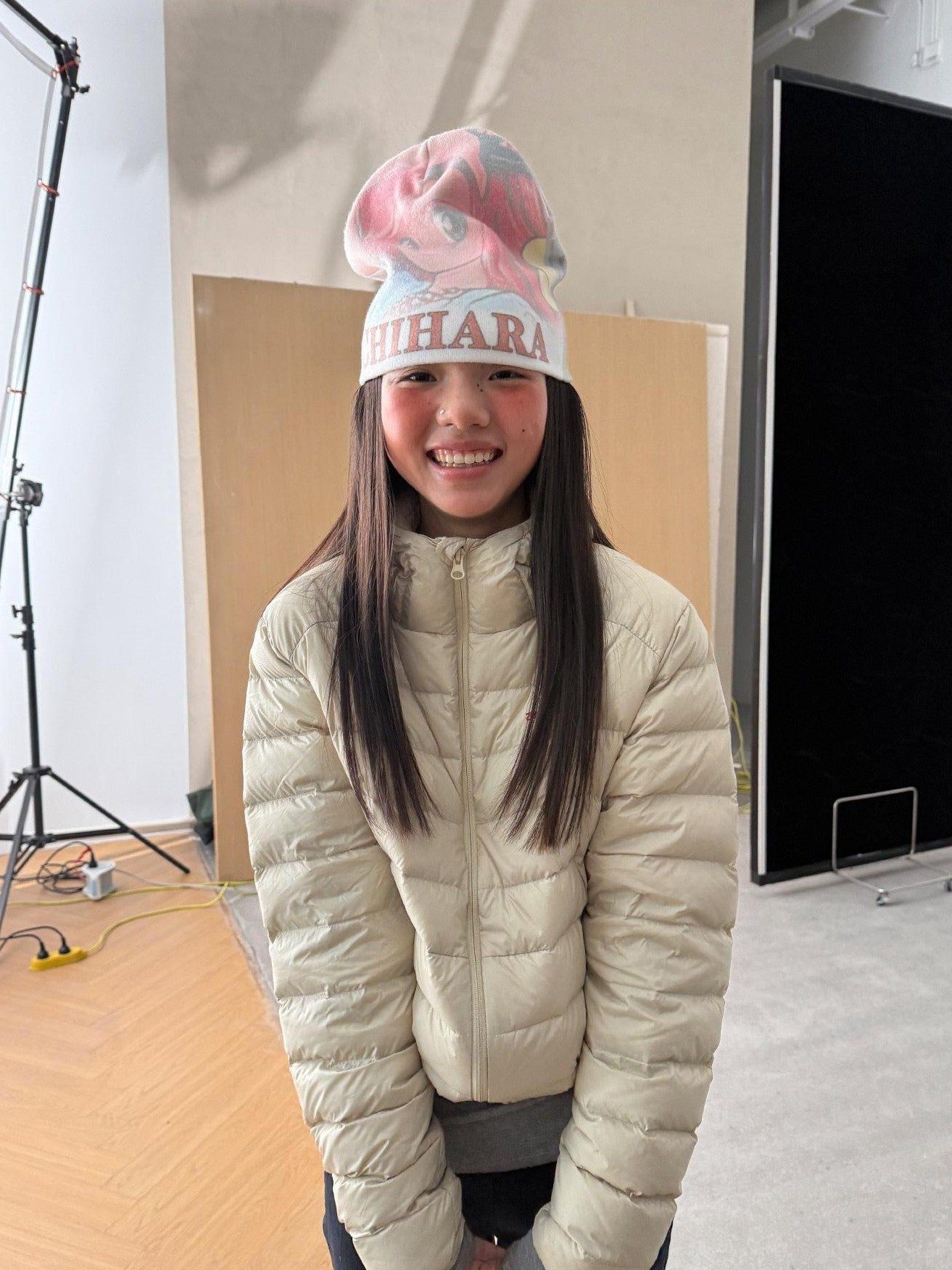 Achihara Letter Print Ear Flap Windproof Round Top Women'S Cotton Winter Hats