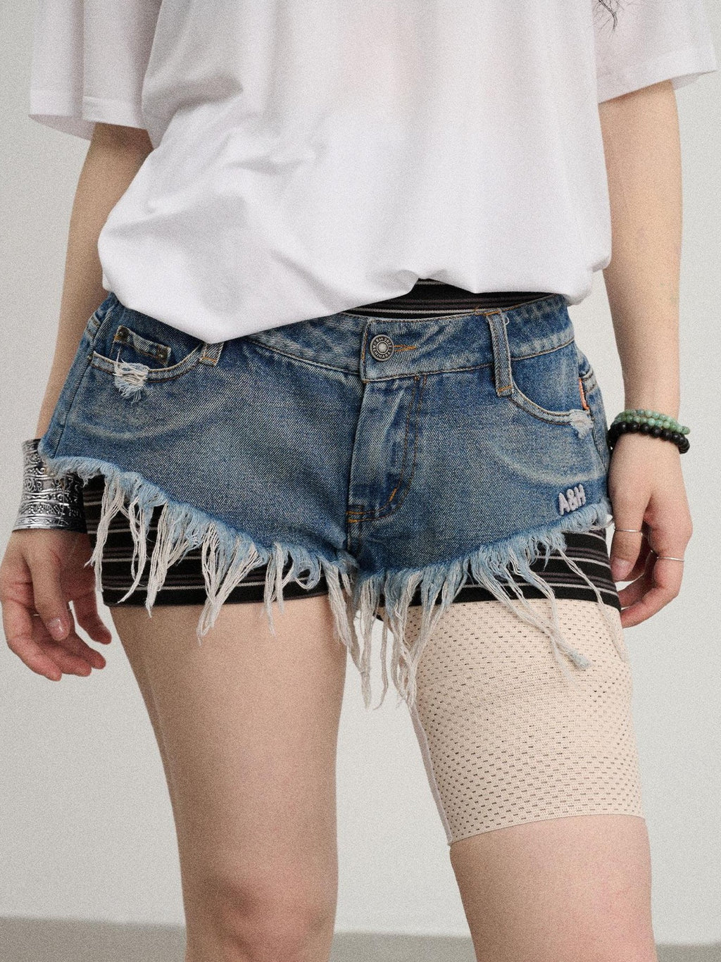 Achihara Stonewash Fringe Hem Triangle Cut Low Waist Women'S Denim Shorts
