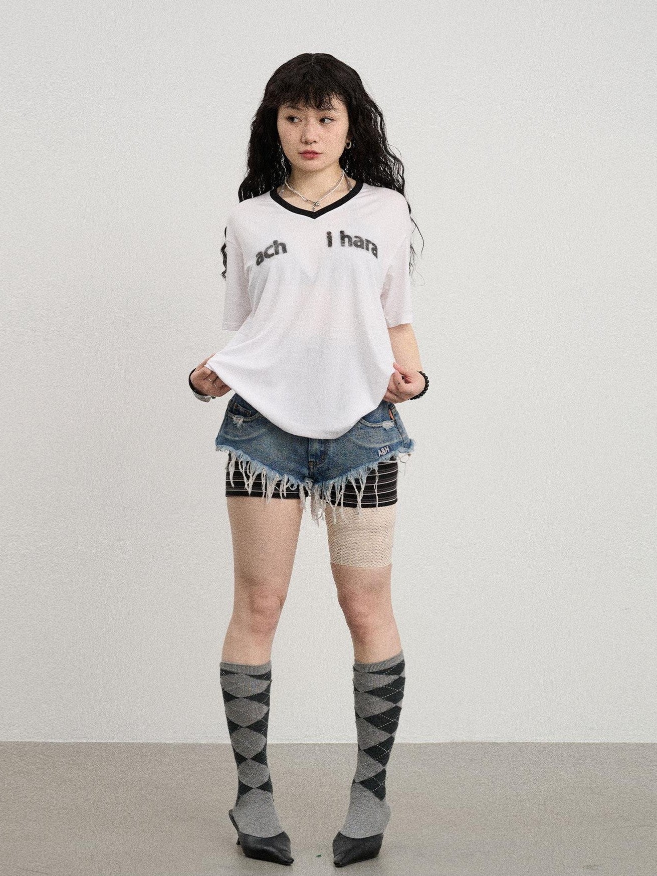 Achihara Stonewash Fringe Hem Triangle Cut Low Waist Women'S Denim Shorts