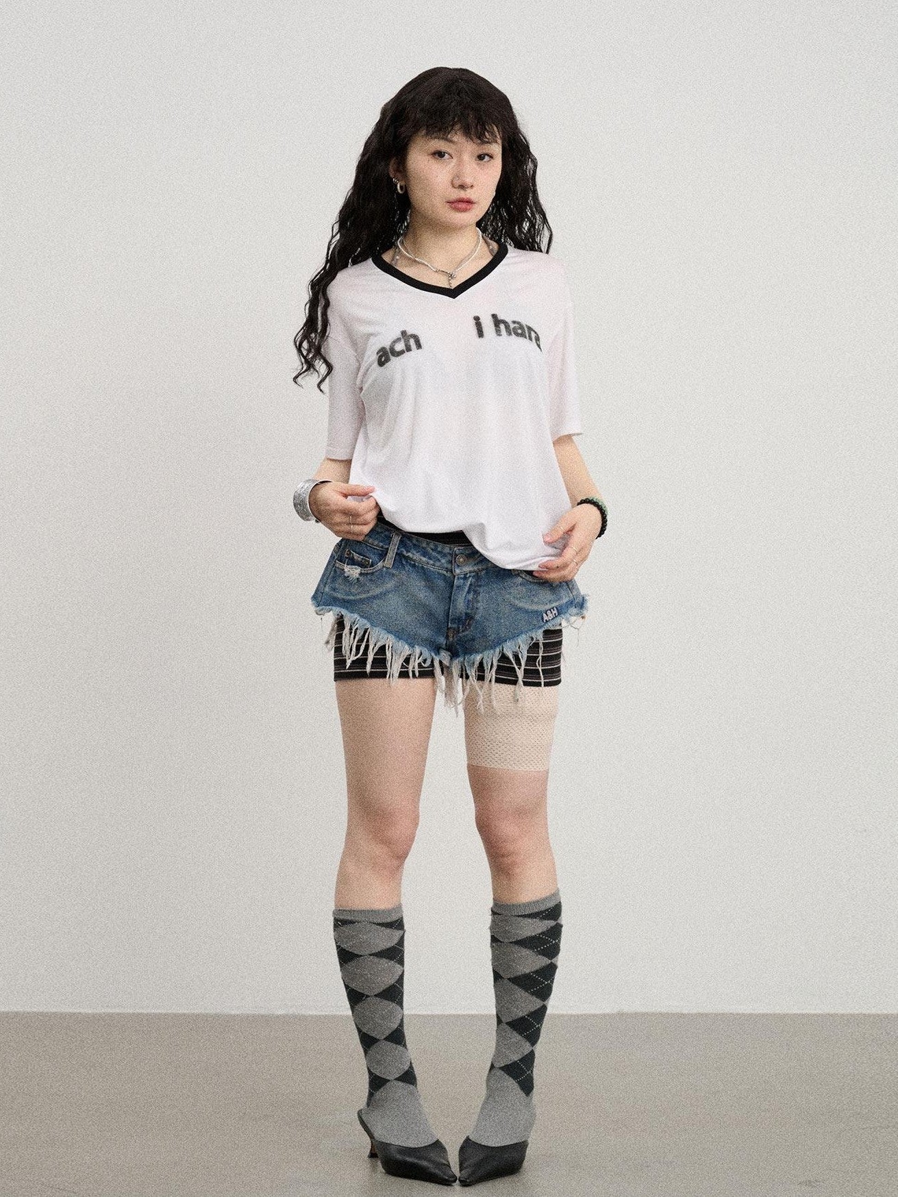 Achihara Stonewash Fringe Hem Triangle Cut Low Waist Women'S Denim Shorts