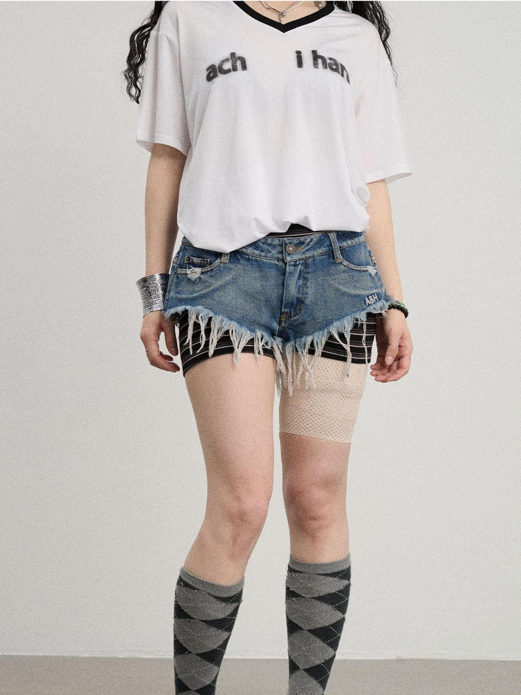 Achihara Stonewash Fringe Hem Triangle Cut Low Waist Women'S Denim Shorts