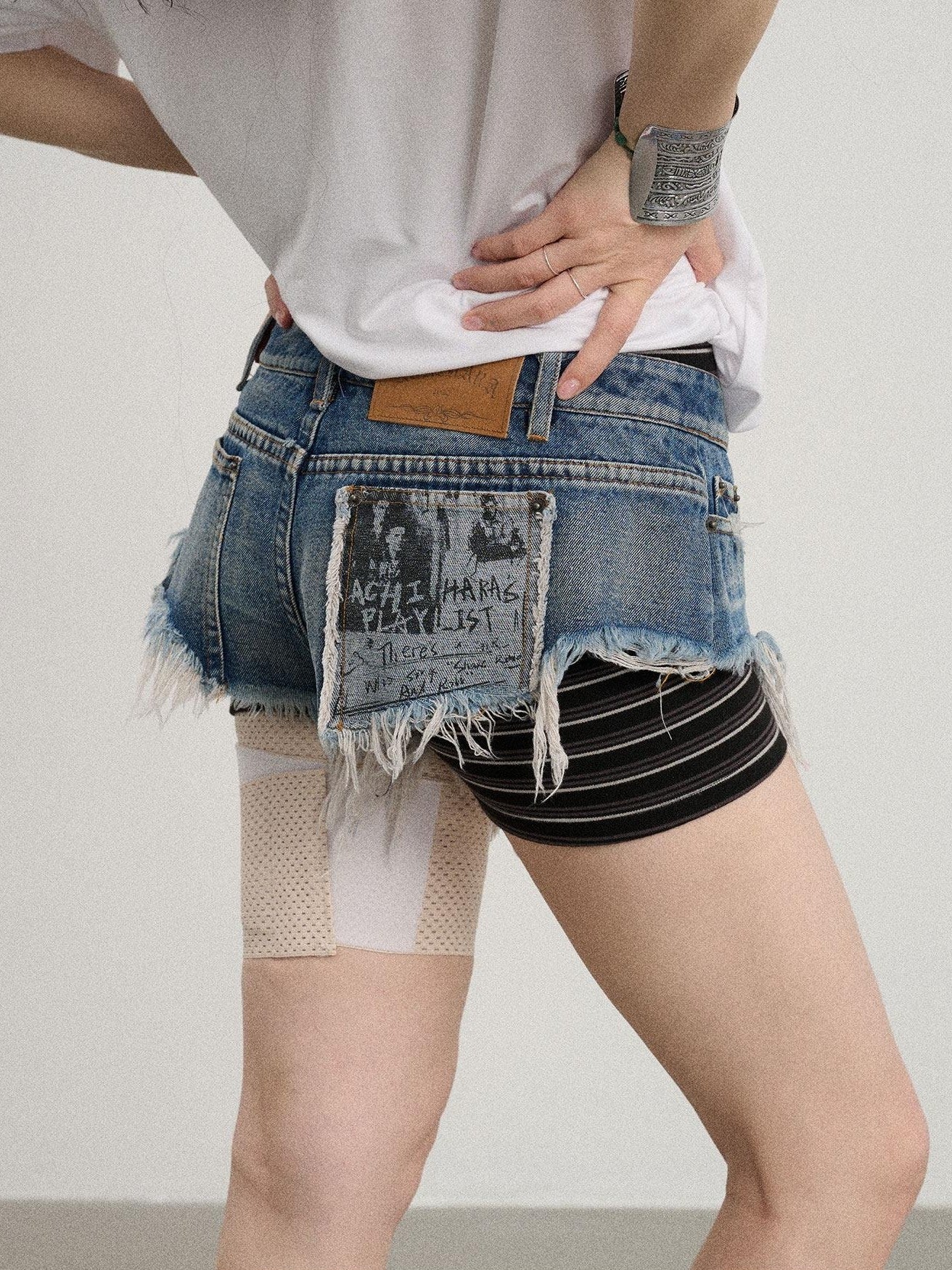 Achihara Stonewash Fringe Hem Triangle Cut Low Waist Women'S Denim Shorts
