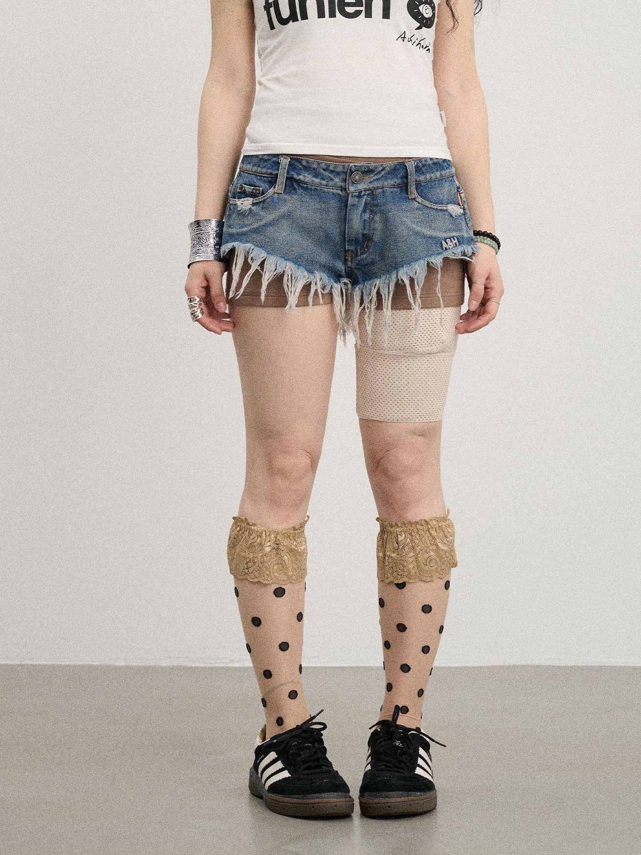 Achihara Stonewash Fringe Hem Triangle Cut Low Waist Women'S Denim Shorts