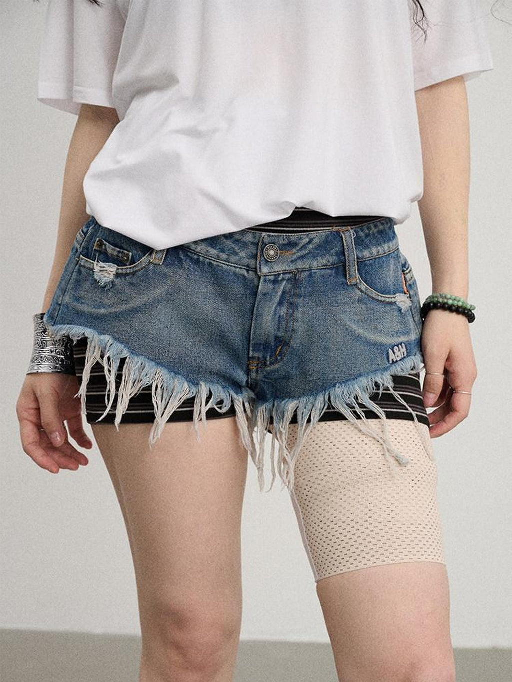 Achihara Stonewash Fringe Hem Triangle Cut Low Waist Women'S Denim Shorts