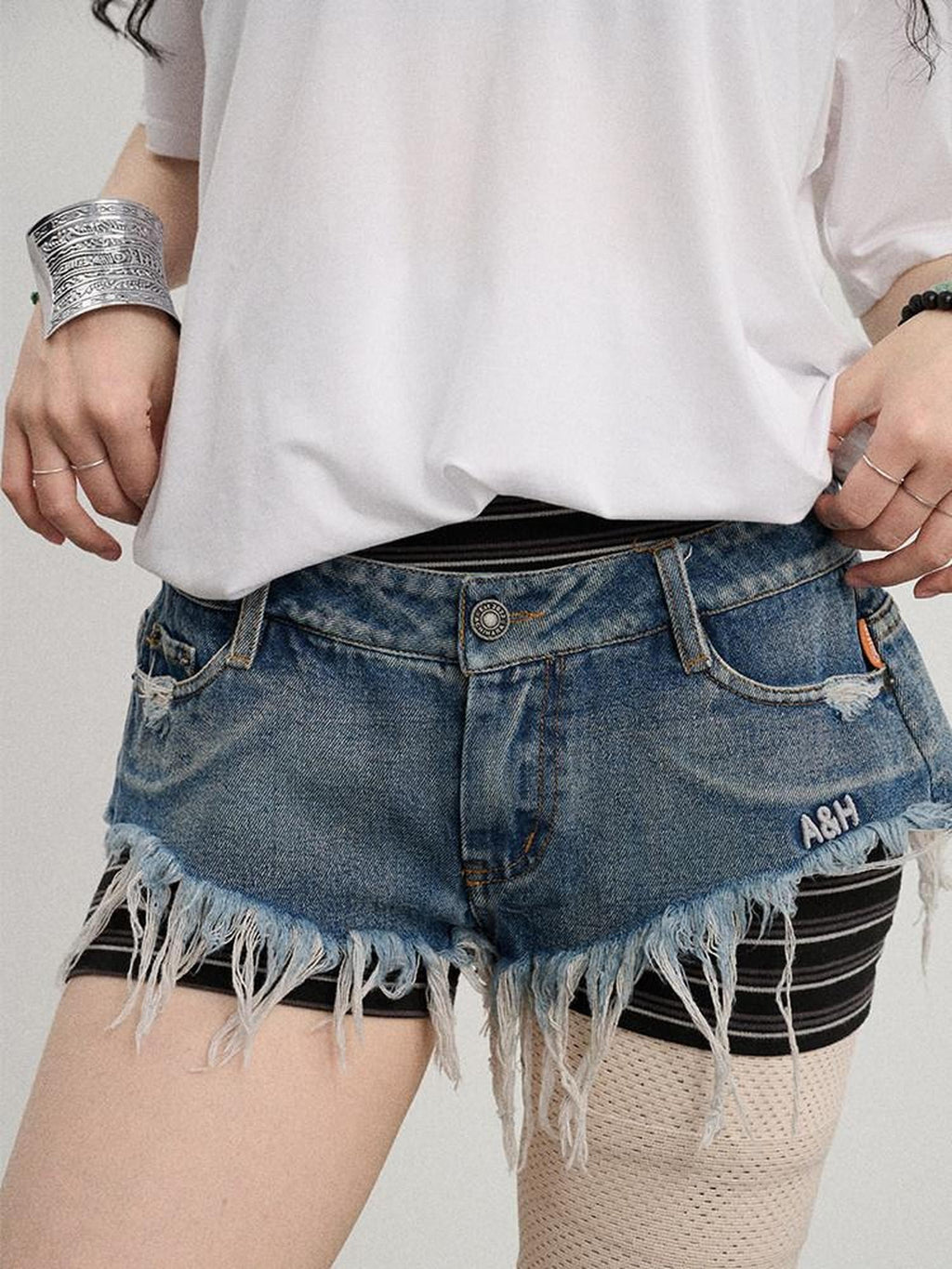 Achihara Stonewash Fringe Hem Triangle Cut Low Waist Women'S Denim Shorts