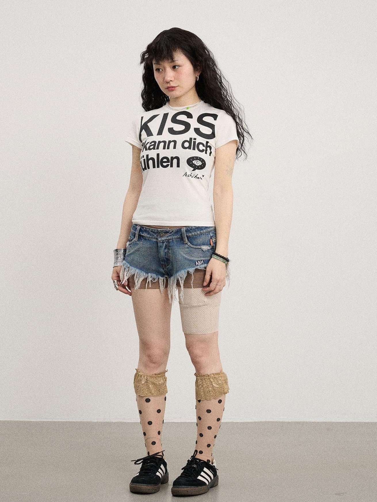 Achihara Stonewash Fringe Hem Triangle Cut Low Waist Women'S Denim Shorts